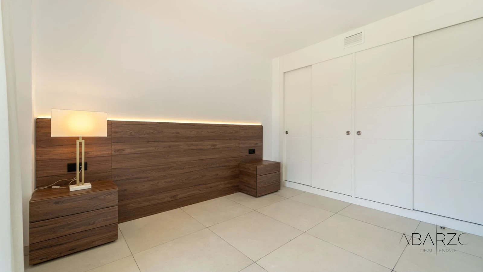 South-facing 3 Bedroom Apartment in Elviria with Sea Views and Pool — interior, Marbella East, Marbella (35 of 40)
