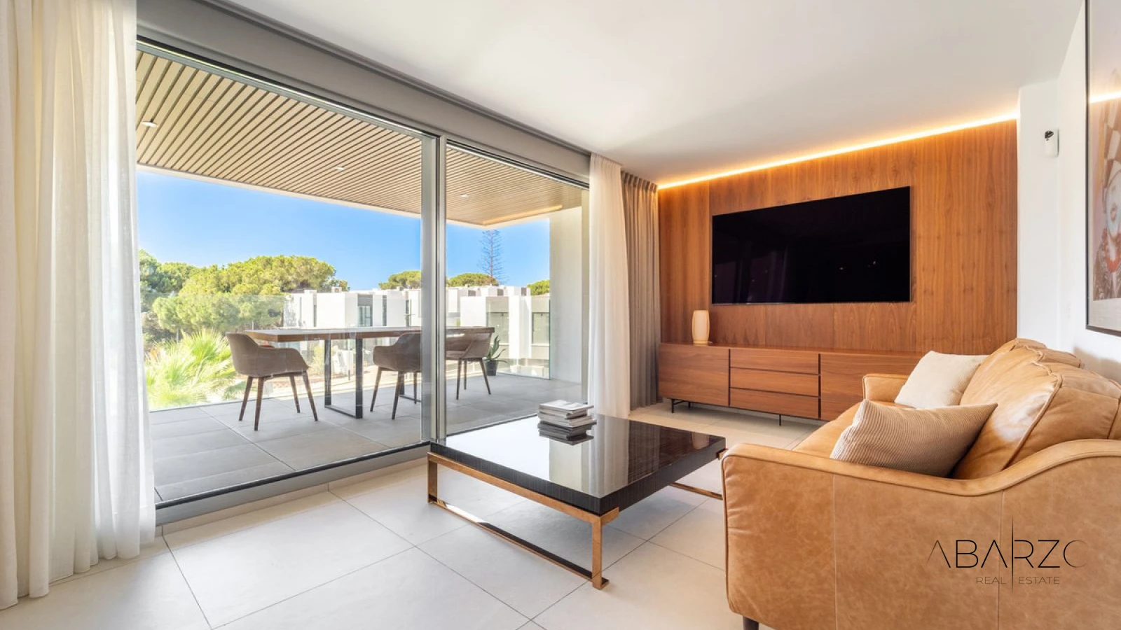 South-facing 3 Bedroom Apartment in Elviria with Sea Views and Pool — interior, Marbella East, Marbella (7 of 40)