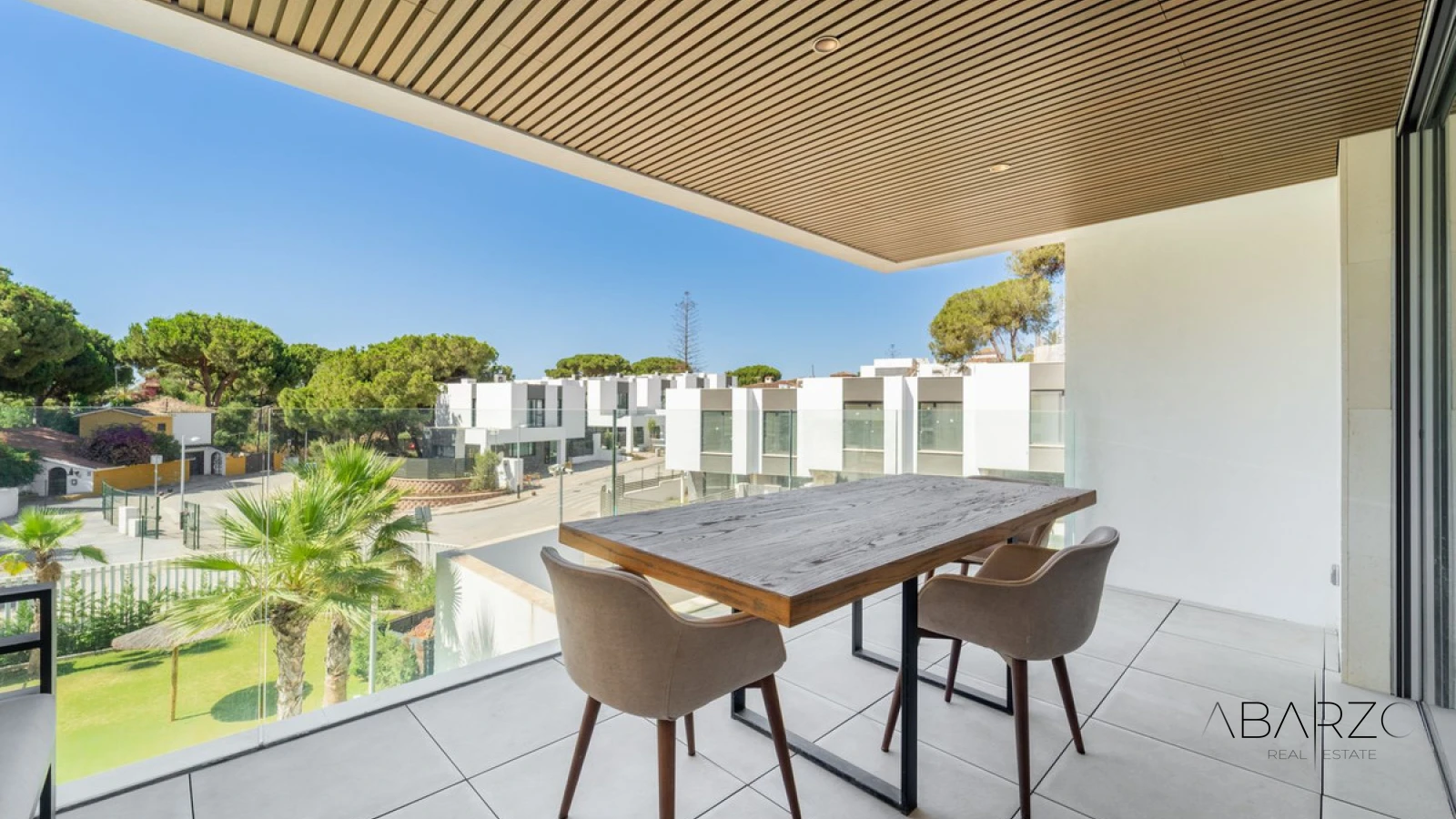 South-facing 3 Bedroom Apartment in Elviria with Sea Views and Pool — interior, Marbella East, Marbella (4 of 40)