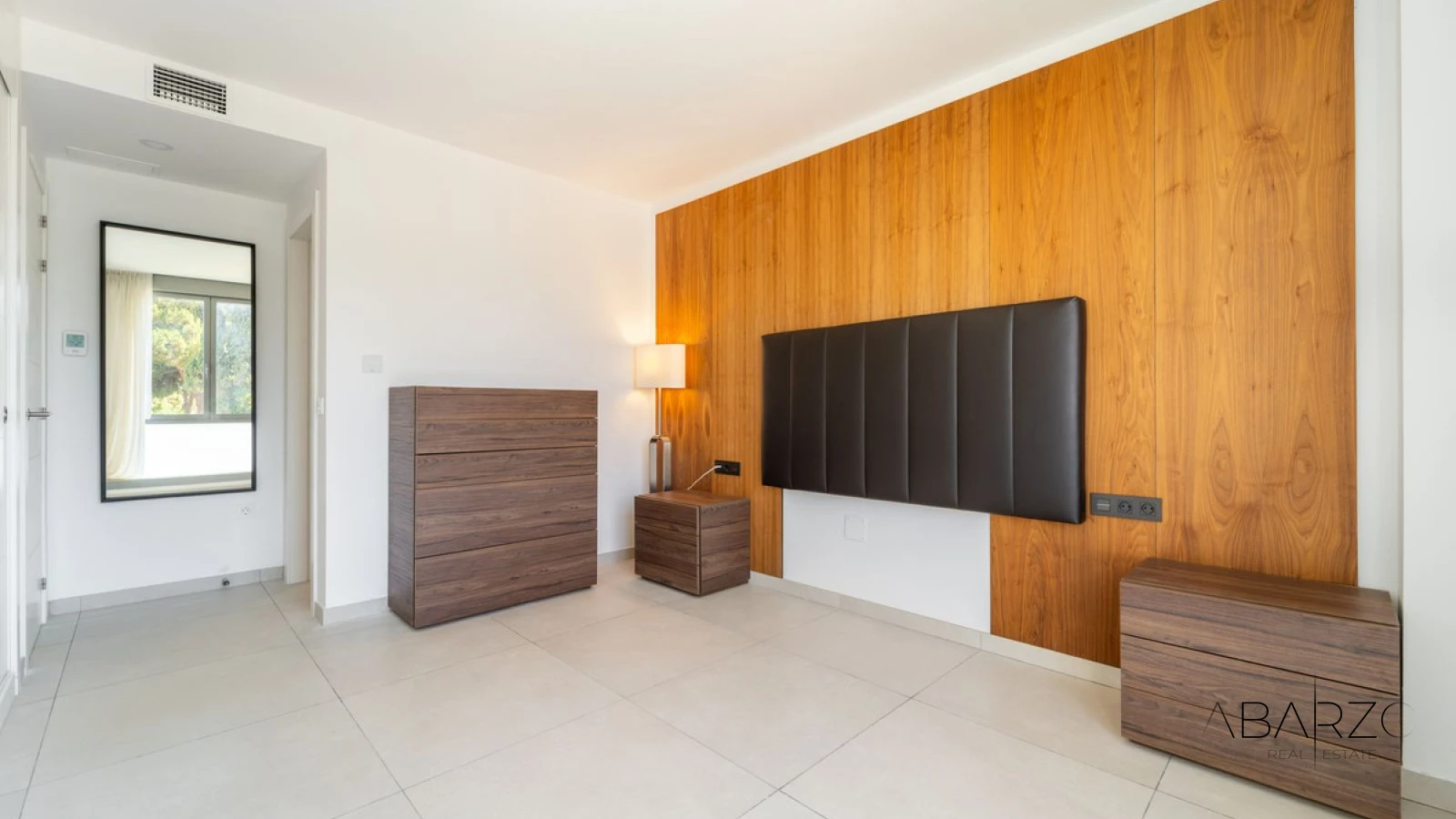 South-facing 3 Bedroom Apartment in Elviria with Sea Views and Pool — interior, Marbella East, Marbella (29 of 40)
