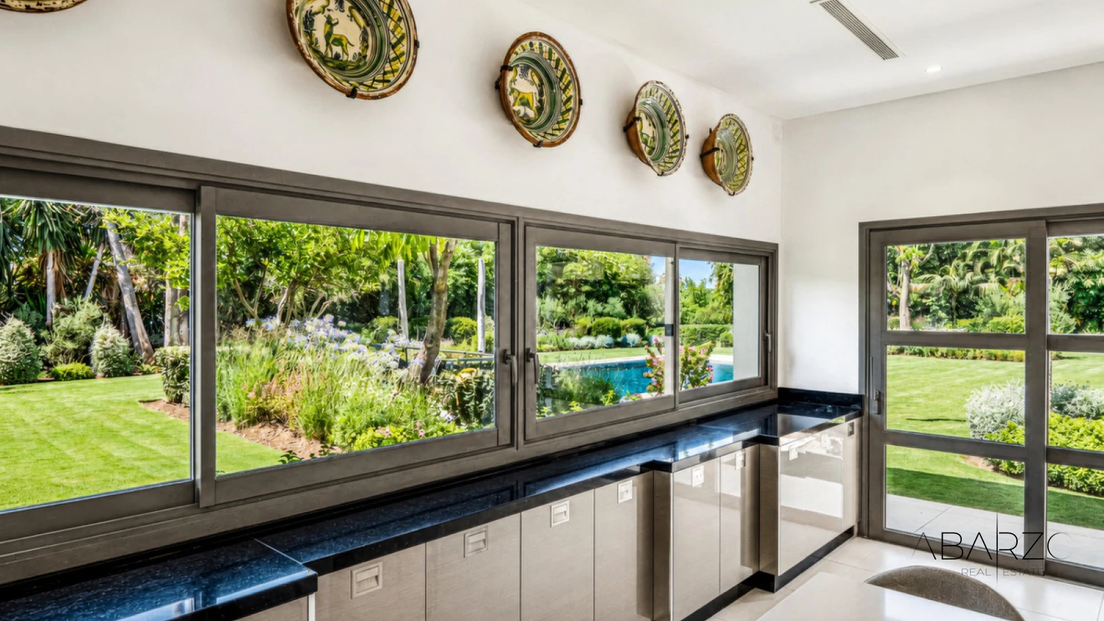 Cerquilla Gardens Andalusian Bungalow in Marbella Golf Valley with South Orientation — interior, Nueva Andalucía, Marbella (15 of 34)