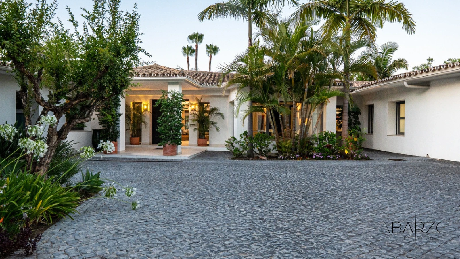Cerquilla Gardens Andalusian Bungalow in Marbella Golf Valley with South Orientation — interior, Nueva Andalucía, Marbella (5 of 34)