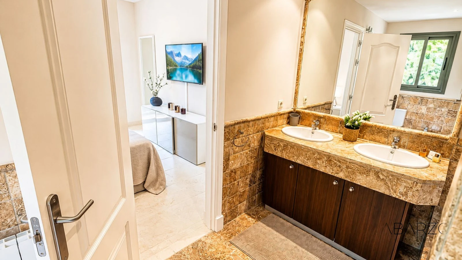 Corner apartment in Villa Padierna Golf Resort, Los Flamingos with sea and golf views — interior, Los Flamingos, Benahavís (8 of 12)
