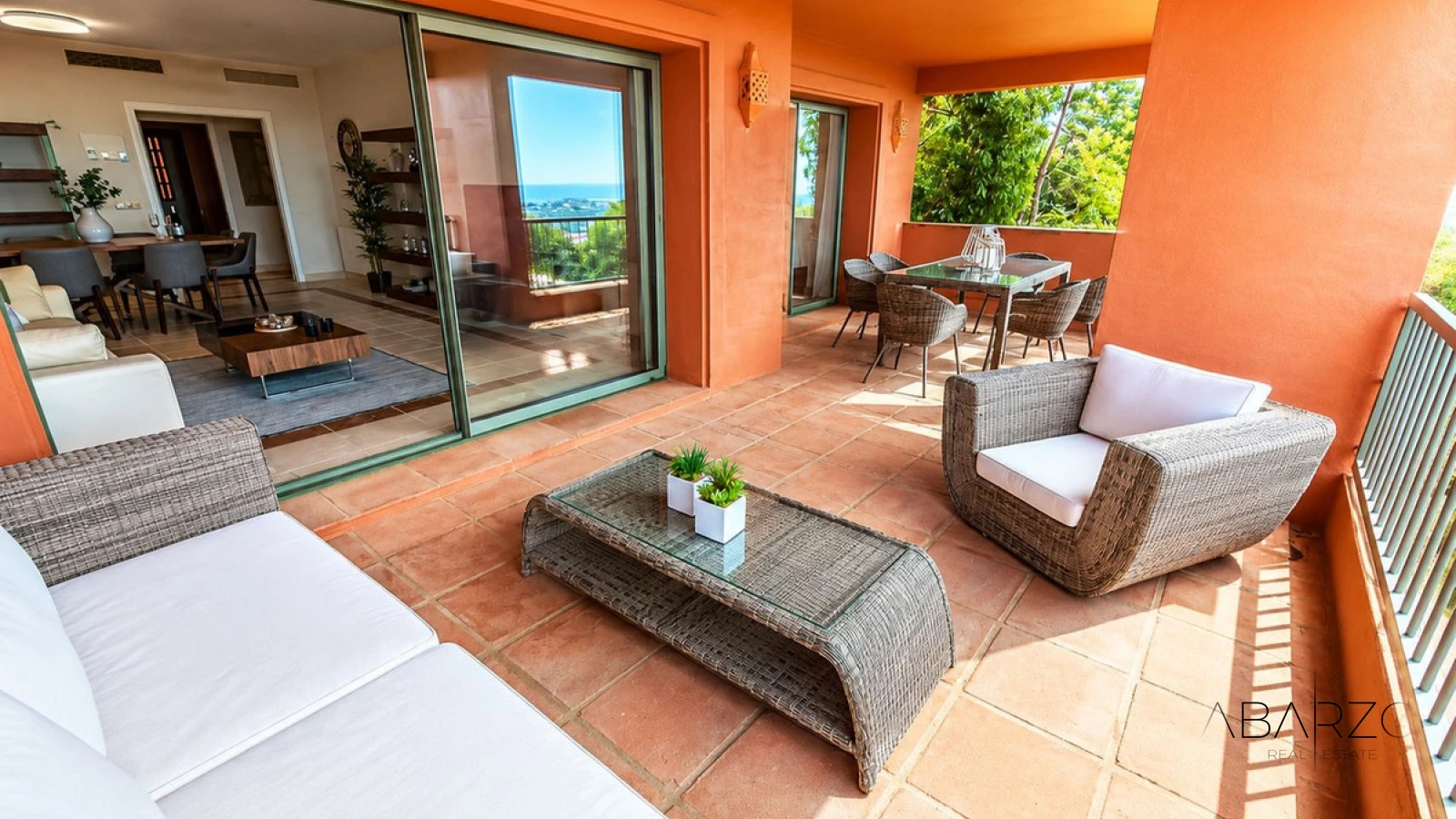 Corner apartment in Villa Padierna Golf Resort, Los Flamingos with sea and golf views — interior, Los Flamingos, Benahavís (3 of 12)
