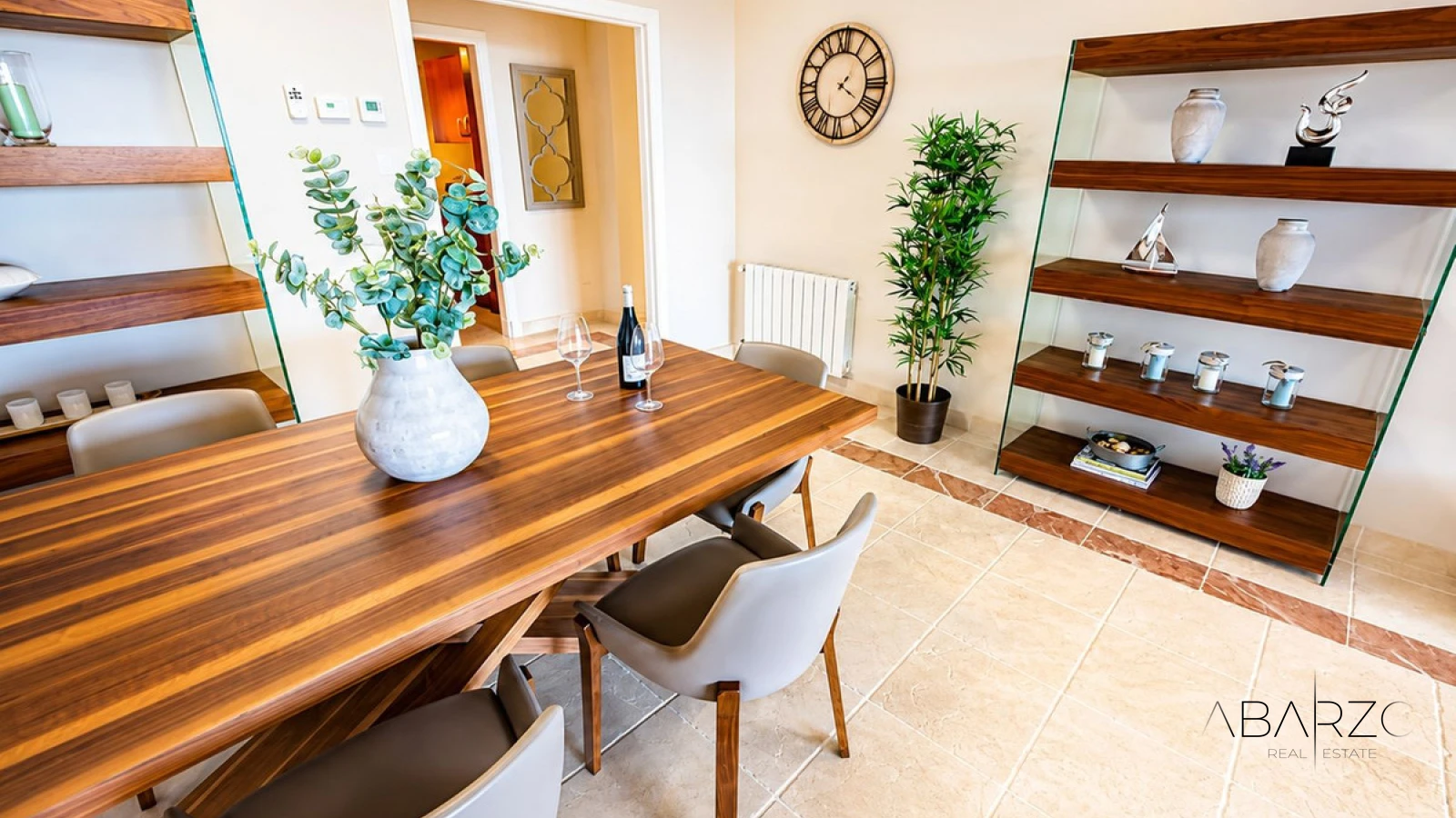 Corner apartment in Villa Padierna Golf Resort, Los Flamingos with sea and golf views — interior, Los Flamingos, Benahavís (6 of 12)
