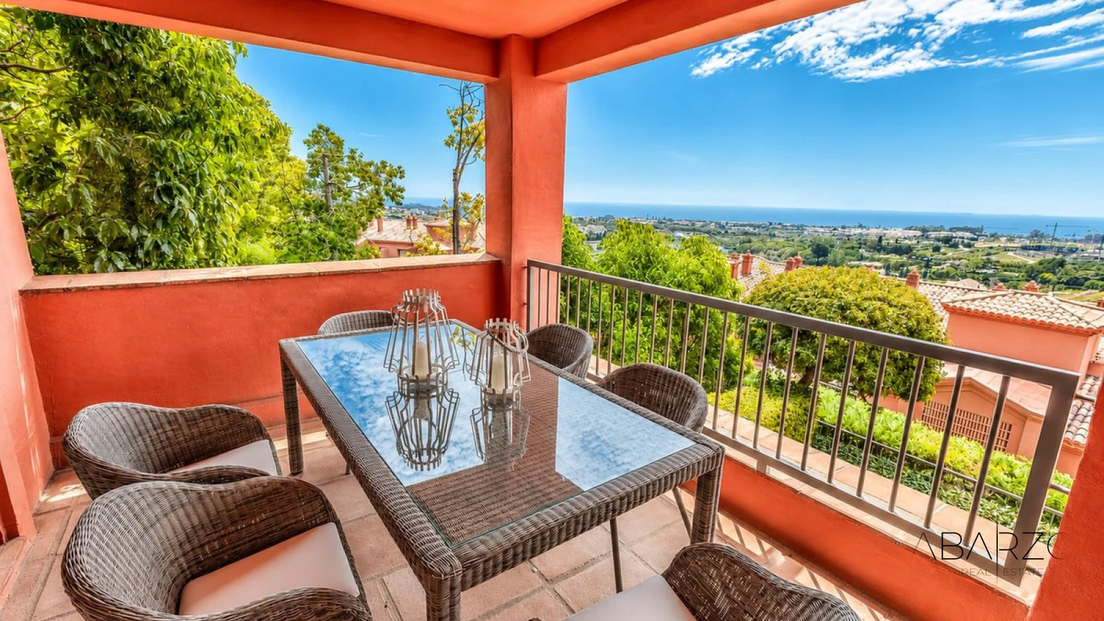 Corner apartment in Villa Padierna Golf Resort, Los Flamingos with sea and golf views — luxury property for sale in Los Flamingos, Benahavís