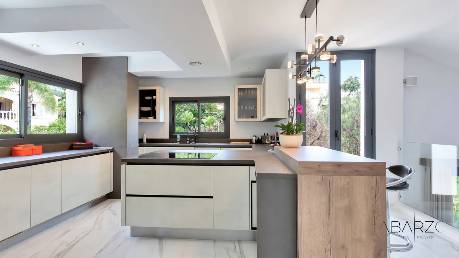 Beautiful 4-Bedroom Villa in El Rosario, Marbella East with Pool and Garden — interior, Marbella East, Marbella (8 of 46)