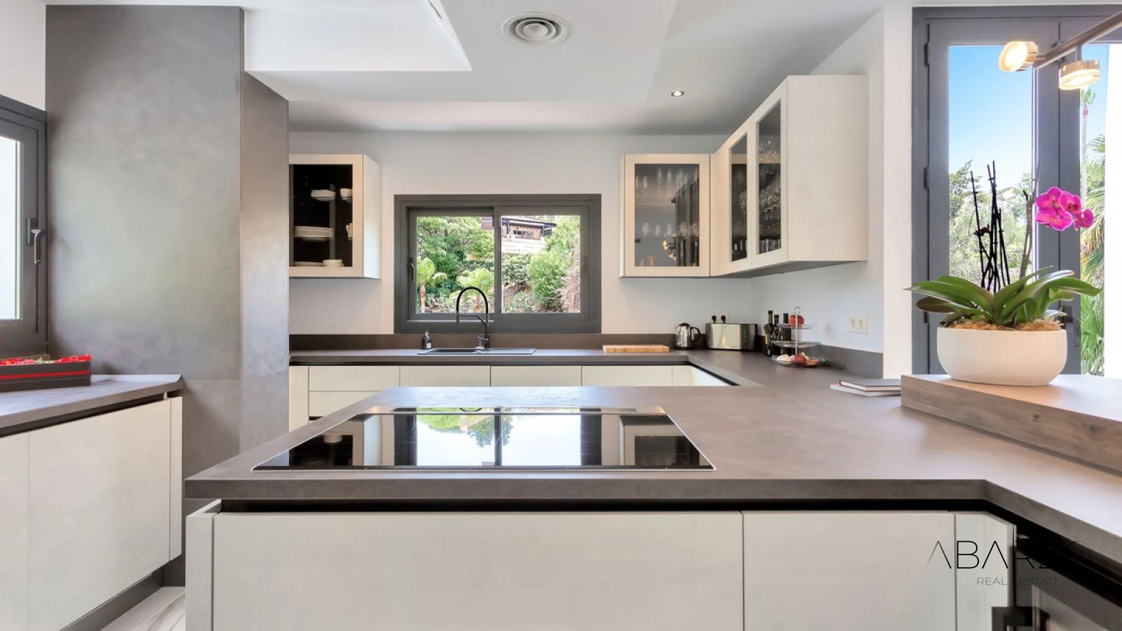 Beautiful 4-Bedroom Villa in El Rosario, Marbella East with Pool and Garden — interior, Marbella East, Marbella (14 of 46)