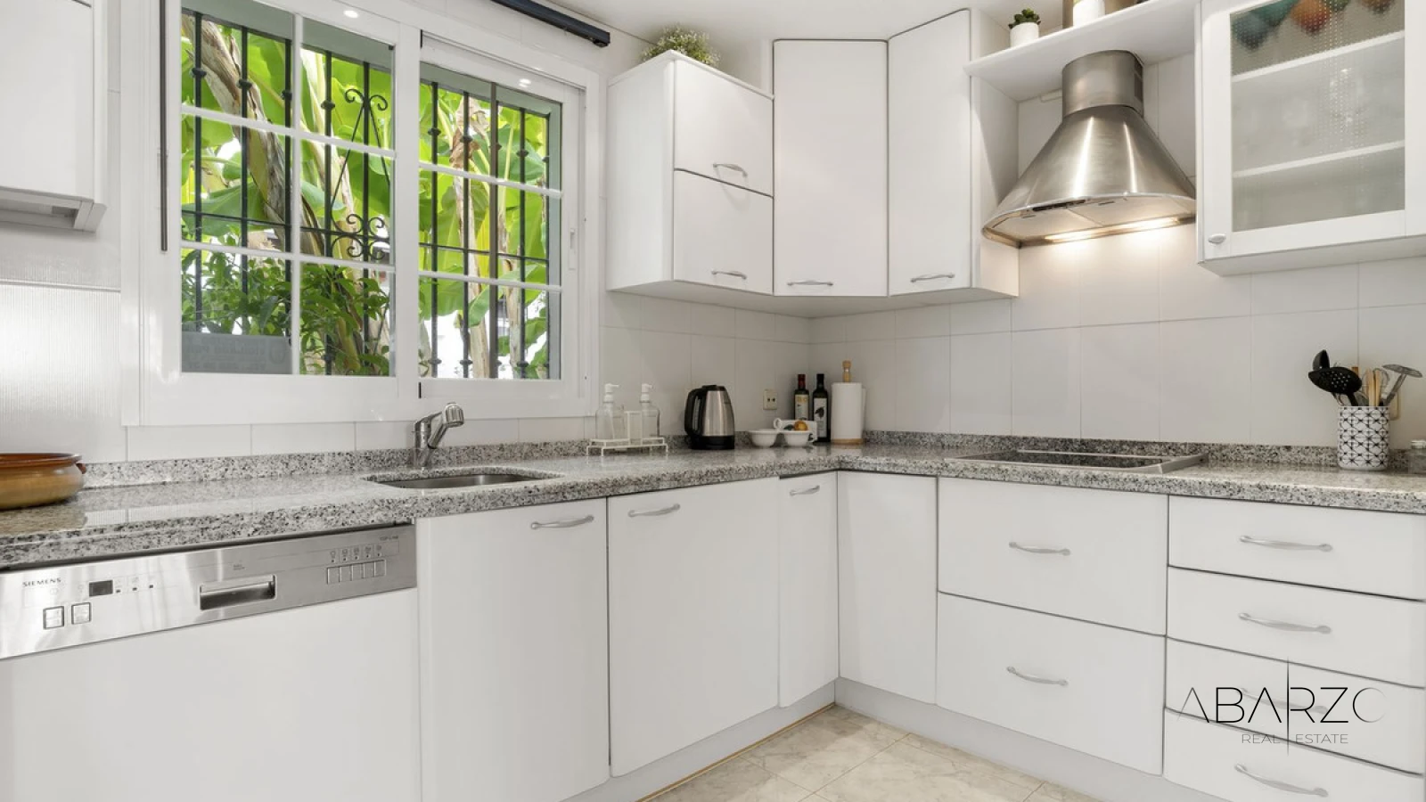 Charming 3-Bedroom Townhouse in Golden Mile with Parking — interior, Golden Mile, Marbella (10 of 25)