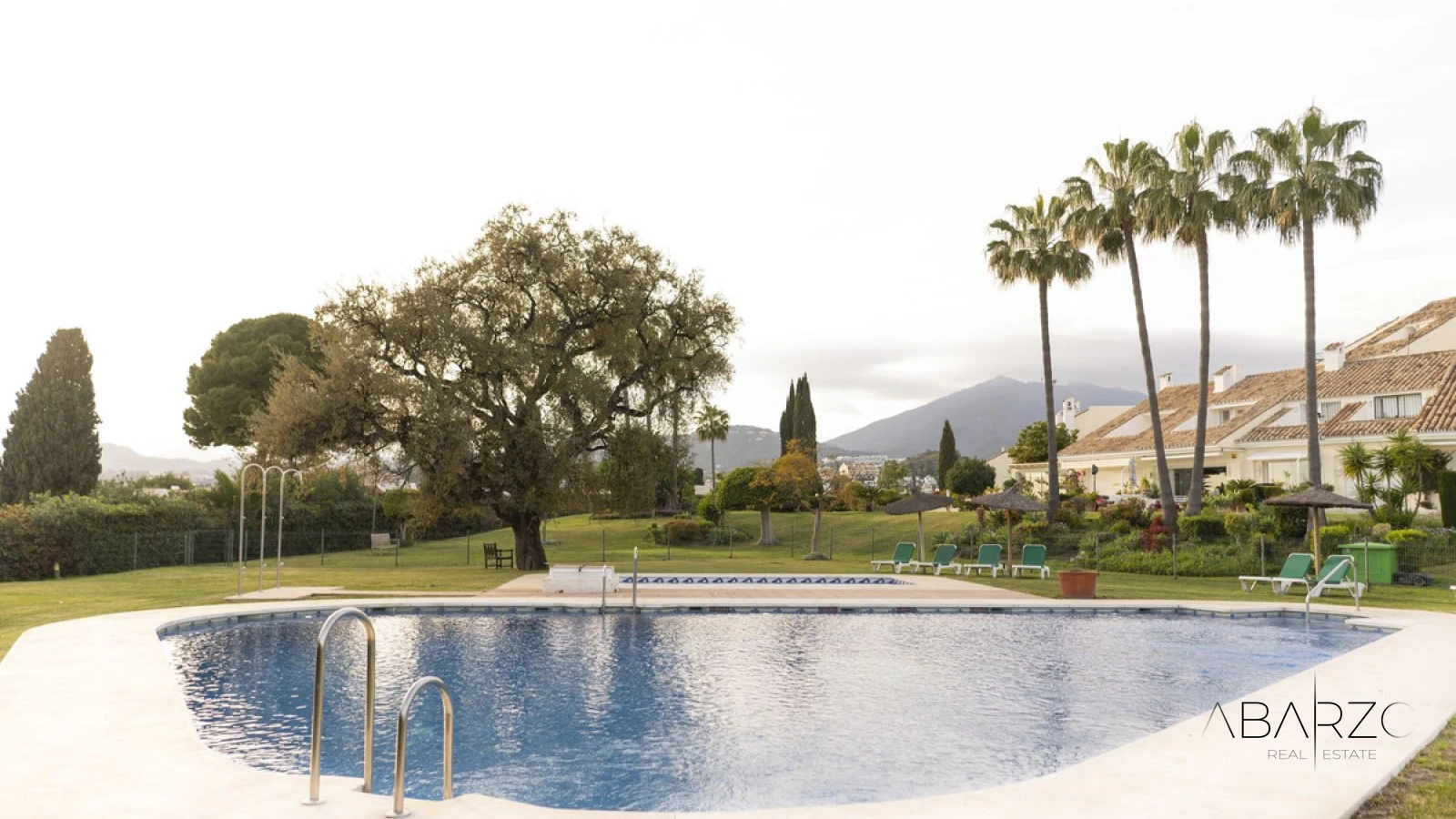 Elegant renovated townhouse in Aloha Marbella with rooftop solarium and terraces — interior, Nueva Andalucía, Marbella (41 of 49)