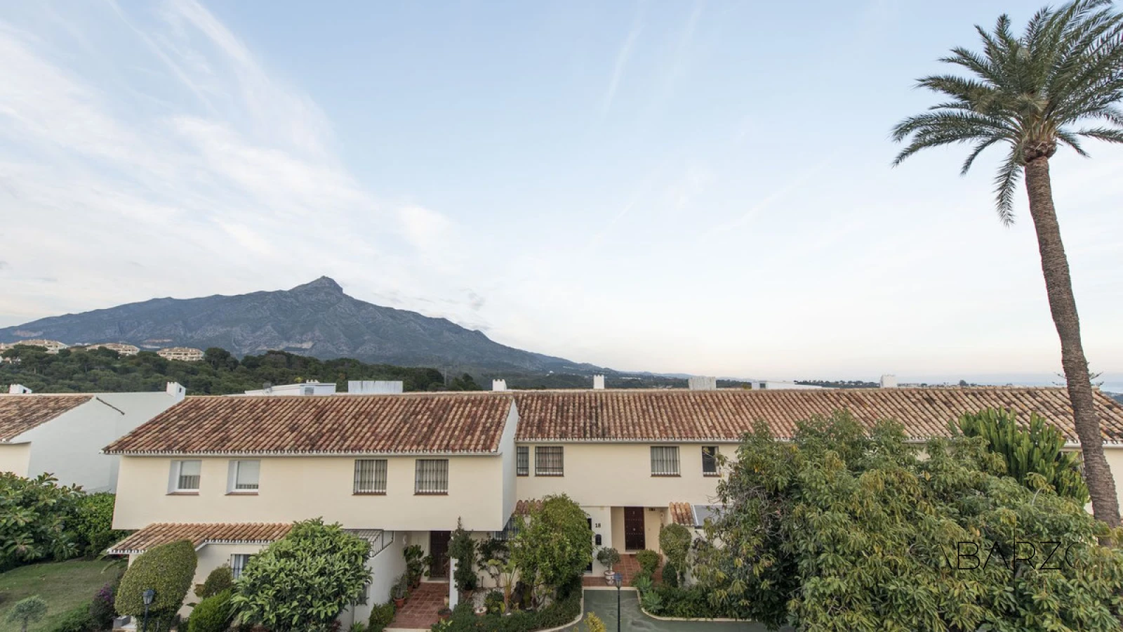 Elegant renovated townhouse in Aloha Marbella with rooftop solarium and terraces — interior, Nueva Andalucía, Marbella (28 of 49)