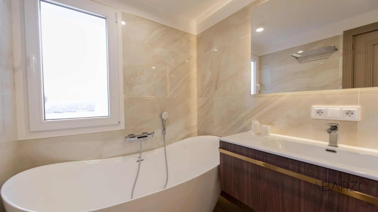 Elegant renovated townhouse in Aloha Marbella with rooftop solarium and terraces — interior, Nueva Andalucía, Marbella (24 of 49)