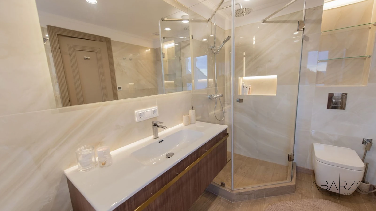 Elegant renovated townhouse in Aloha Marbella with rooftop solarium and terraces — interior, Nueva Andalucía, Marbella (31 of 49)