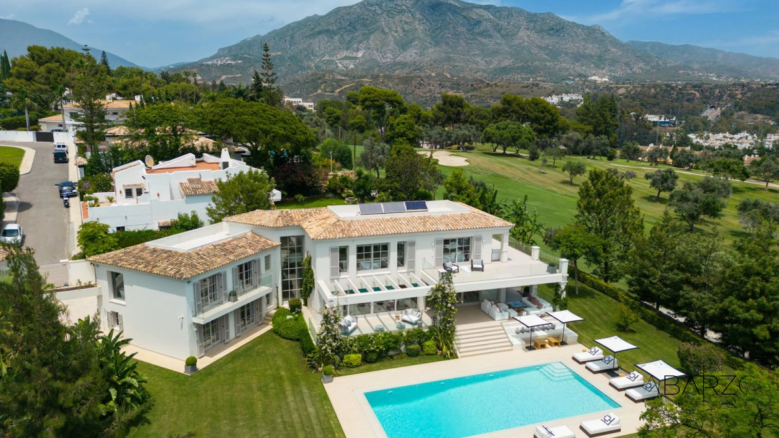Aloha Marbella Mansion with Golf Course Views and Luxurious Amenities — interior, Nueva Andalucía, Marbella (48 of 49)