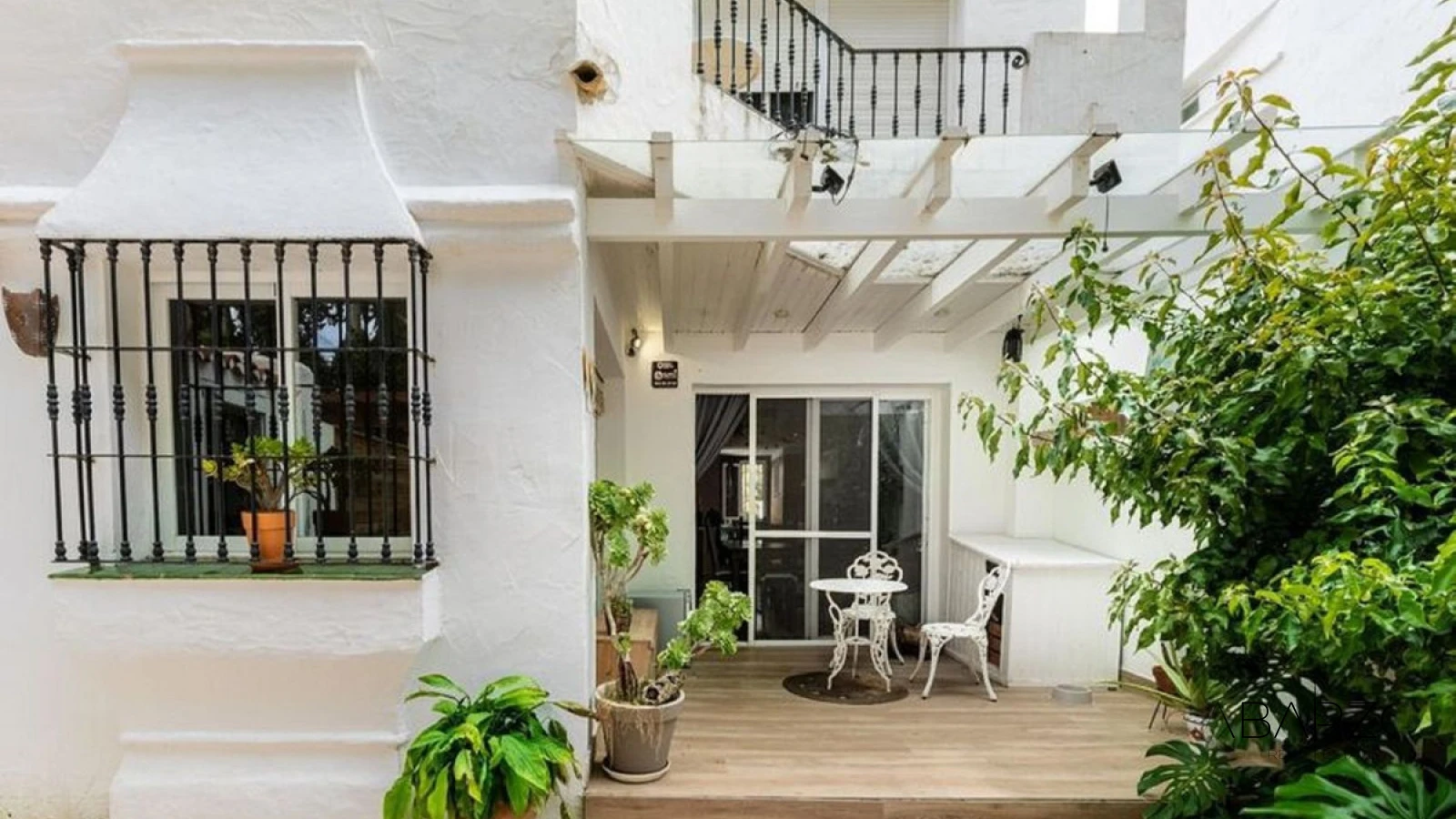 Charming 3-Bedroom House in Los Naranjos de Marbella with Patio and Pool Access — luxury property for sale in Nueva Andalucía, Marbella