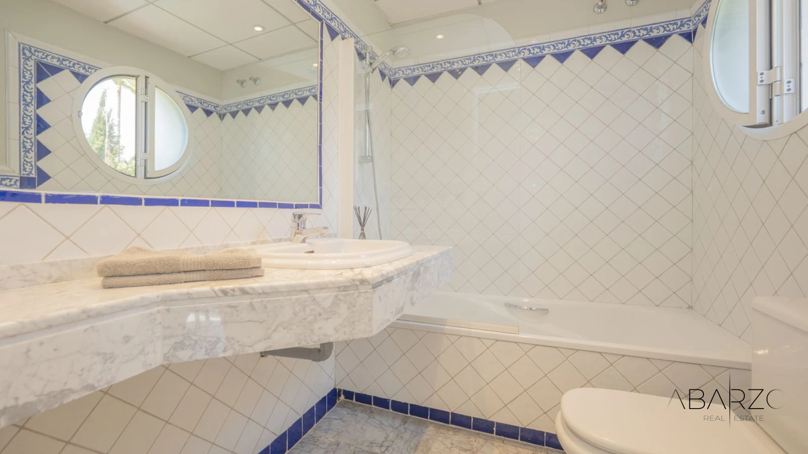 Casa Adosada Esquinera en Bahía de Marbella con Acceso a la Playa y Jardín Privado — interior, Marbella East, Marbella (13 of 26)