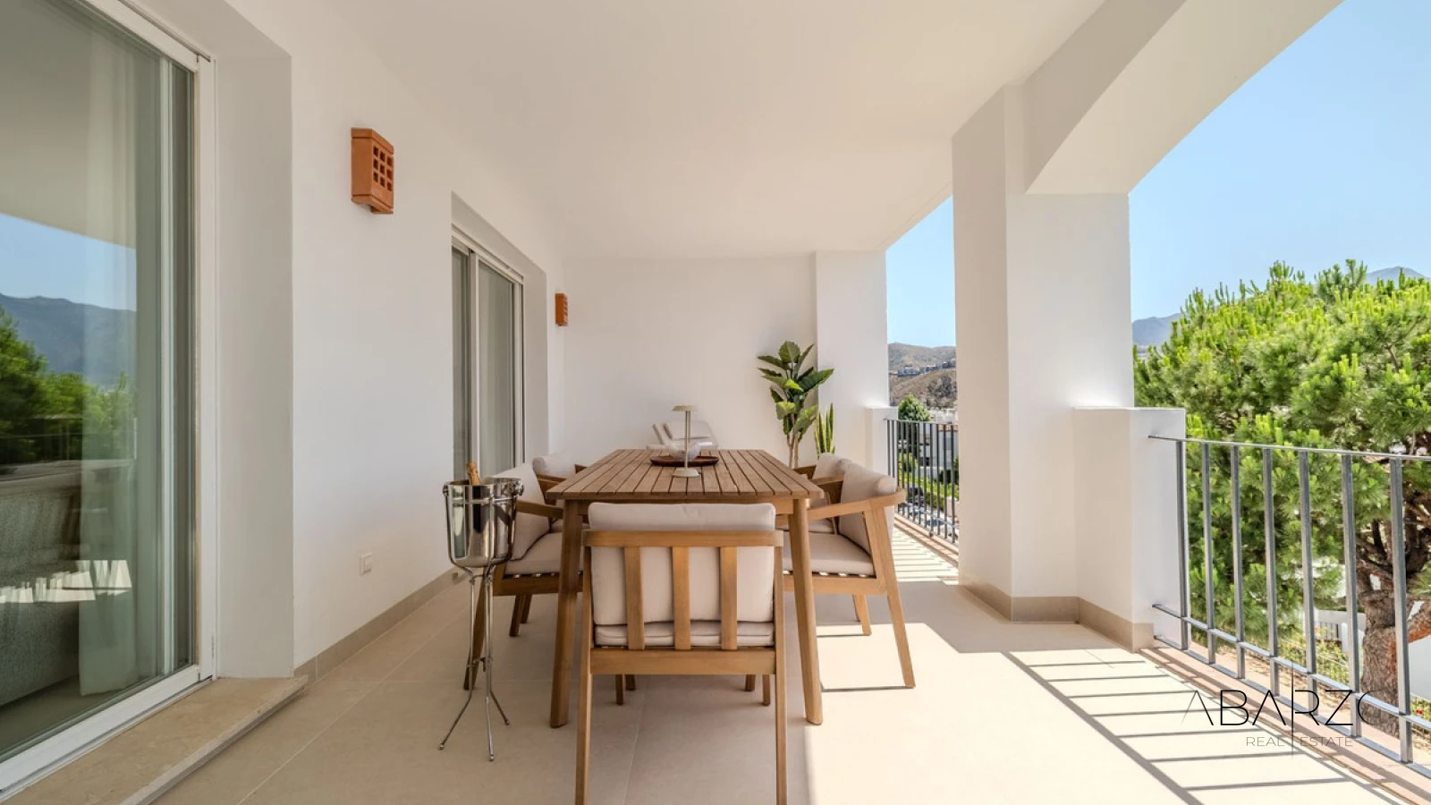 3-Bedroom Apartment in La Quinta Hills with Panoramic Sea Views — interior, La Quinta, Benahavís (4 of 33)