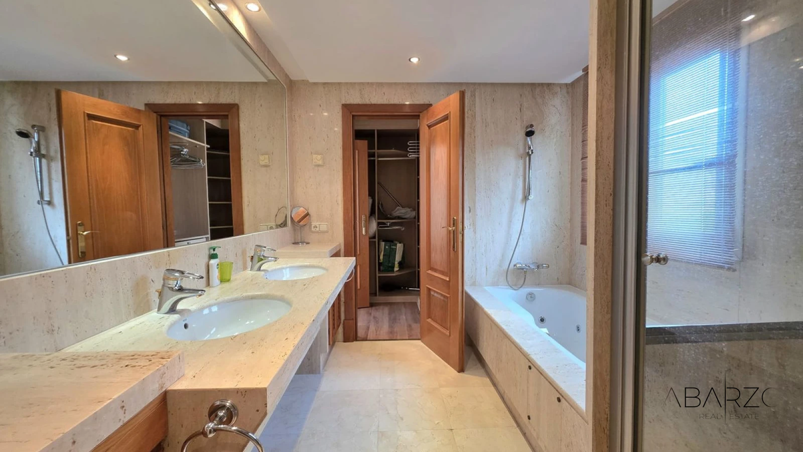 Large 3-Bedroom House in Costalita with Near the Sea and Community Pools — interior, New Golden Mile, Estepona (23 of 29)