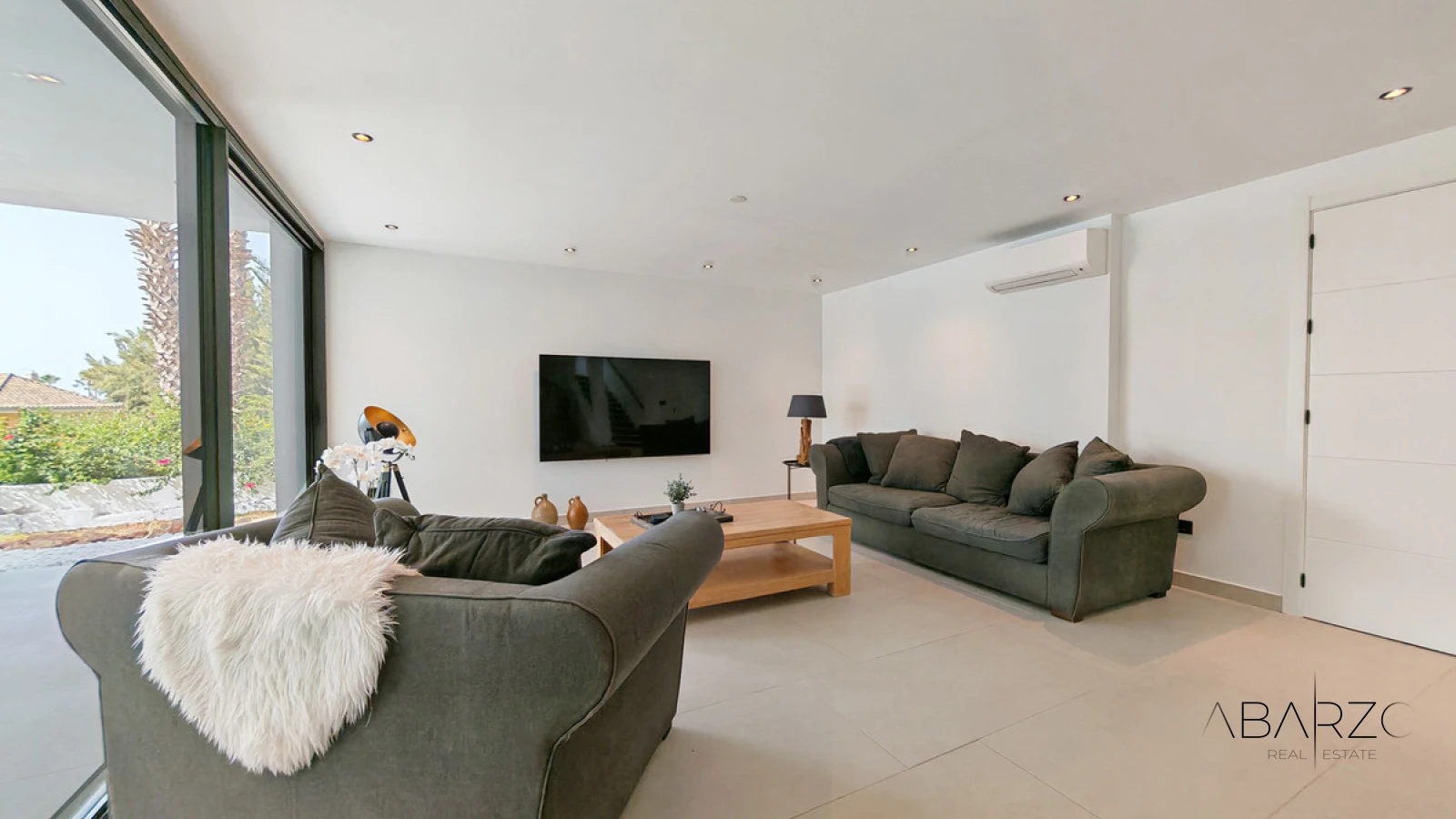 Villa for sale in Elviria, Marbella with 8 bedrooms and private pool — interior, Marbella East, Marbella (4 of 30)