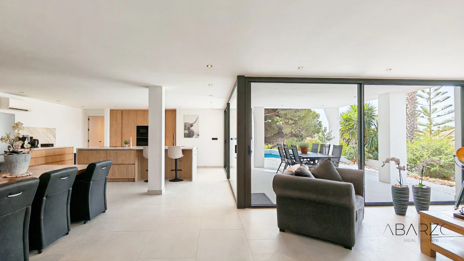 Villa for sale in Elviria, Marbella with 8 bedrooms and private pool — interior, Marbella East, Marbella (2 of 30)