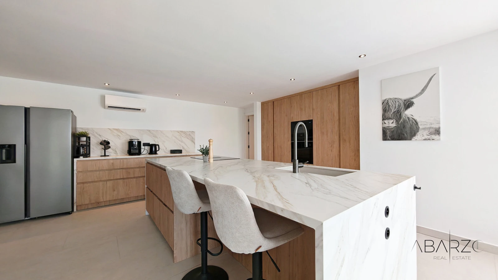 Villa for sale in Elviria, Marbella with 8 bedrooms and private pool — interior, Marbella East, Marbella (5 of 30)