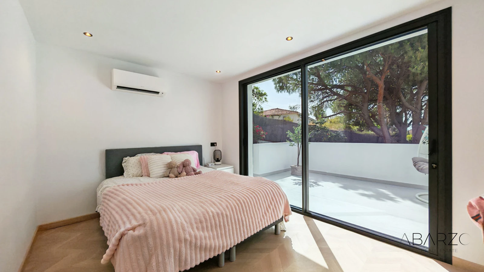 Villa for sale in Elviria, Marbella with 8 bedrooms and private pool — interior, Marbella East, Marbella (12 of 30)