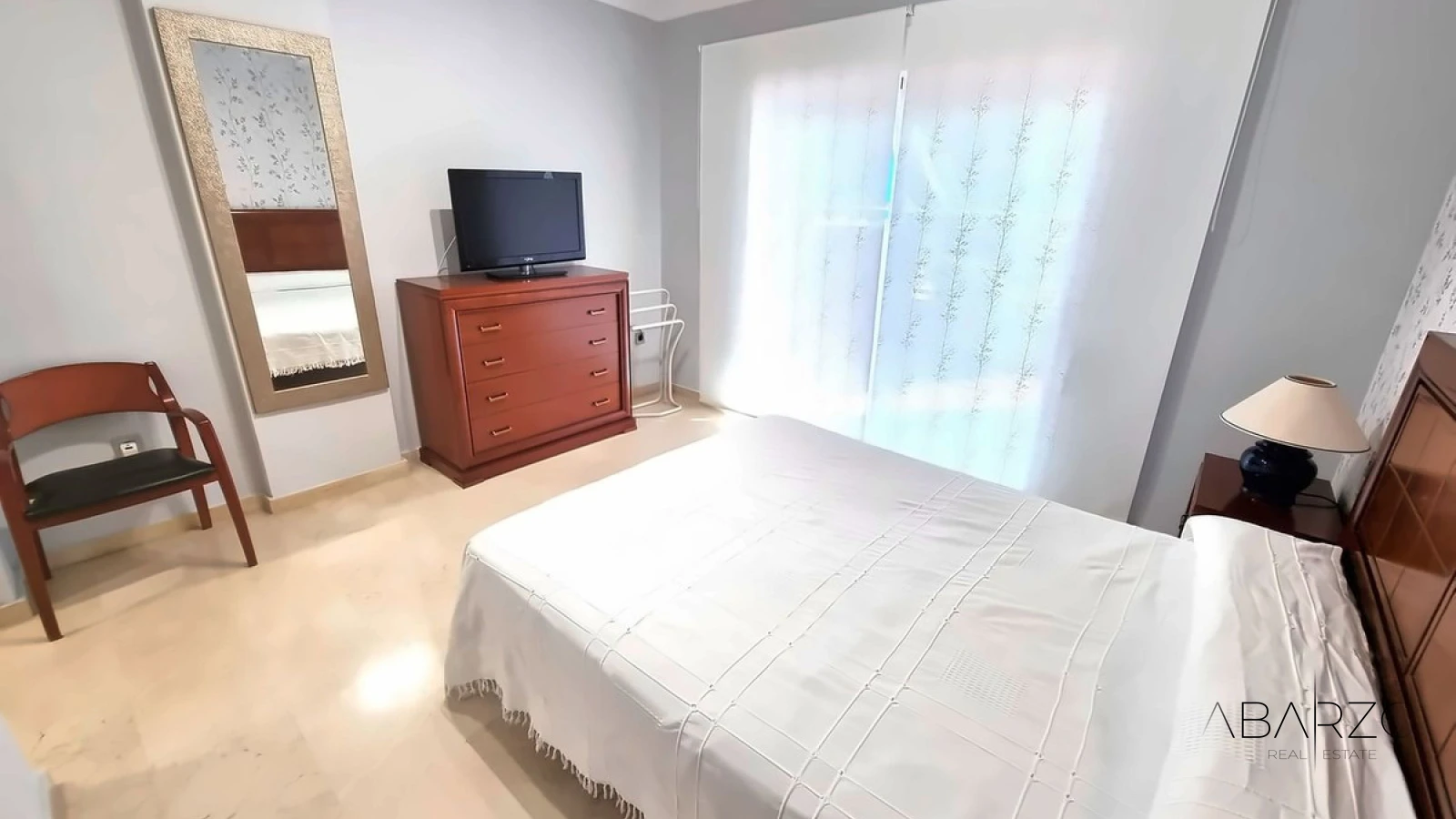 Magnificent 2-Bedroom Apartment in Puerto Banús, Marbella with Beach Access — interior, Puerto Banús, Marbella (9 of 17)