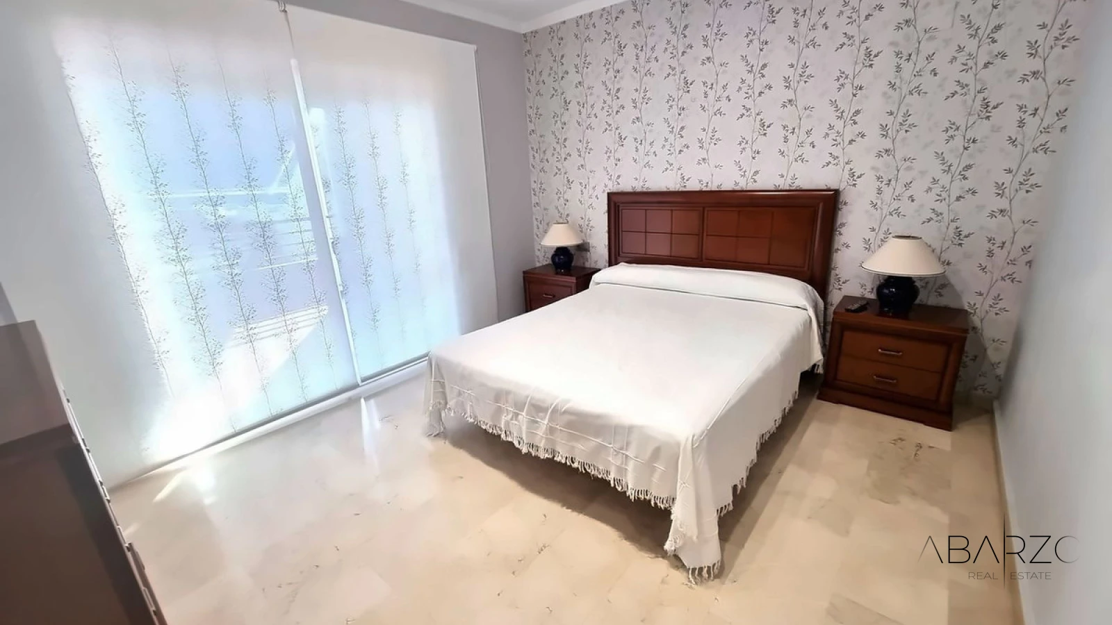 Magnificent 2-Bedroom Apartment in Puerto Banús, Marbella with Beach Access — interior, Puerto Banús, Marbella (8 of 17)