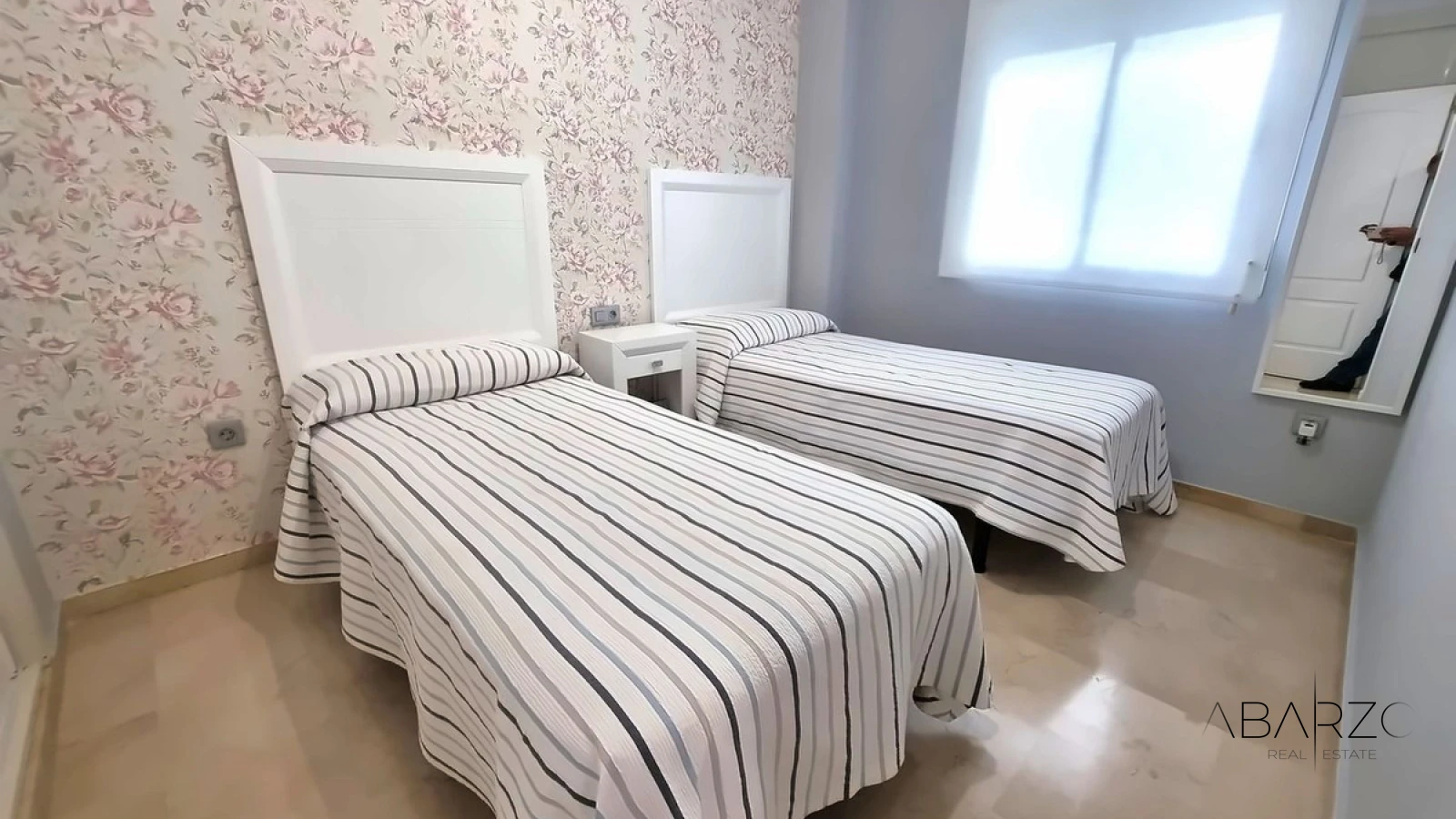 Magnificent 2-Bedroom Apartment in Puerto Banús, Marbella with Beach Access — interior, Puerto Banús, Marbella (11 of 17)