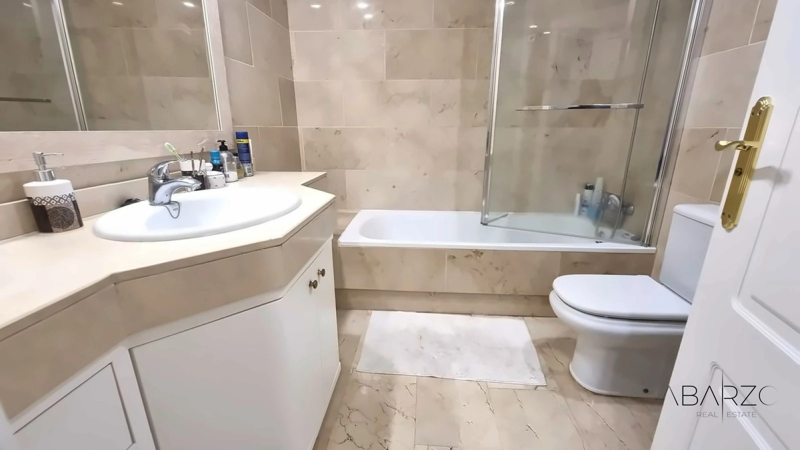 Magnificent 2-Bedroom Apartment in Puerto Banús, Marbella with Beach Access — interior, Puerto Banús, Marbella (10 of 17)