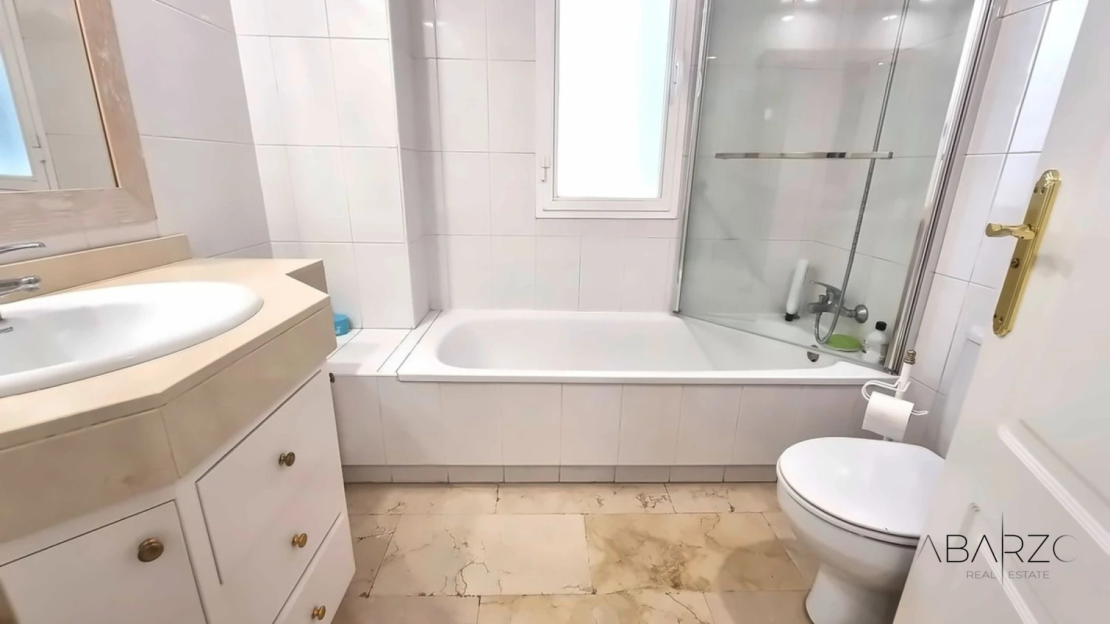 Magnificent 2-Bedroom Apartment in Puerto Banús, Marbella with Beach Access — interior, Puerto Banús, Marbella (12 of 17)