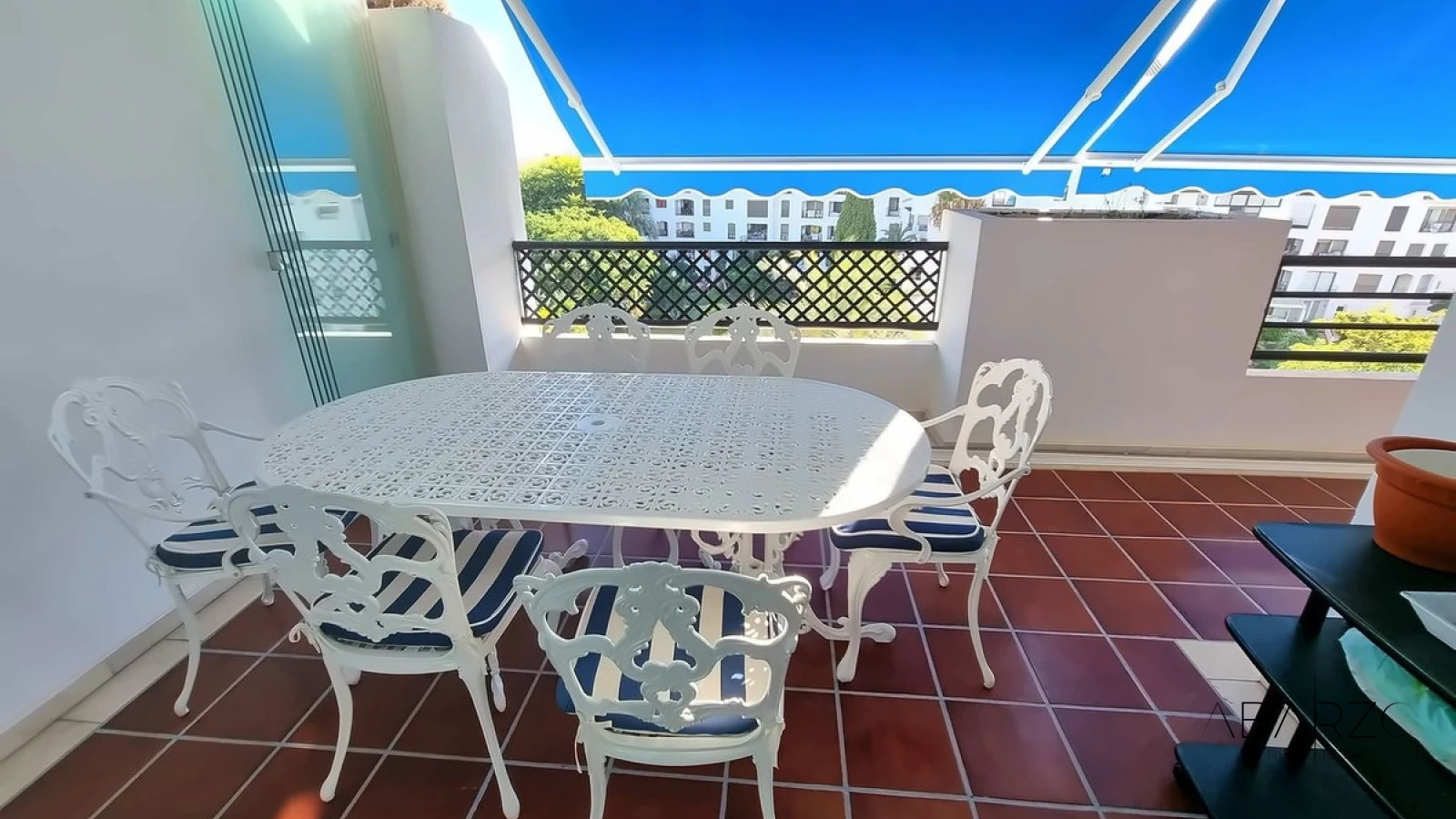 Magnificent 2-Bedroom Apartment in Puerto Banús, Marbella with Beach Access — interior, Puerto Banús, Marbella (13 of 17)