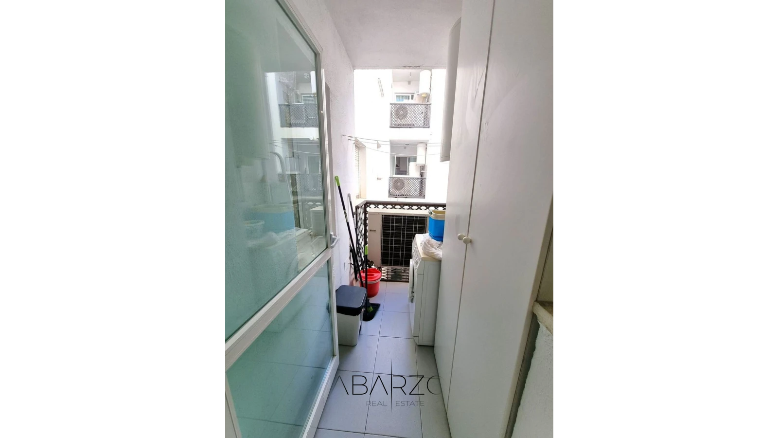 Magnificent 2-Bedroom Apartment in Puerto Banús, Marbella with Beach Access — interior, Puerto Banús, Marbella (7 of 17)