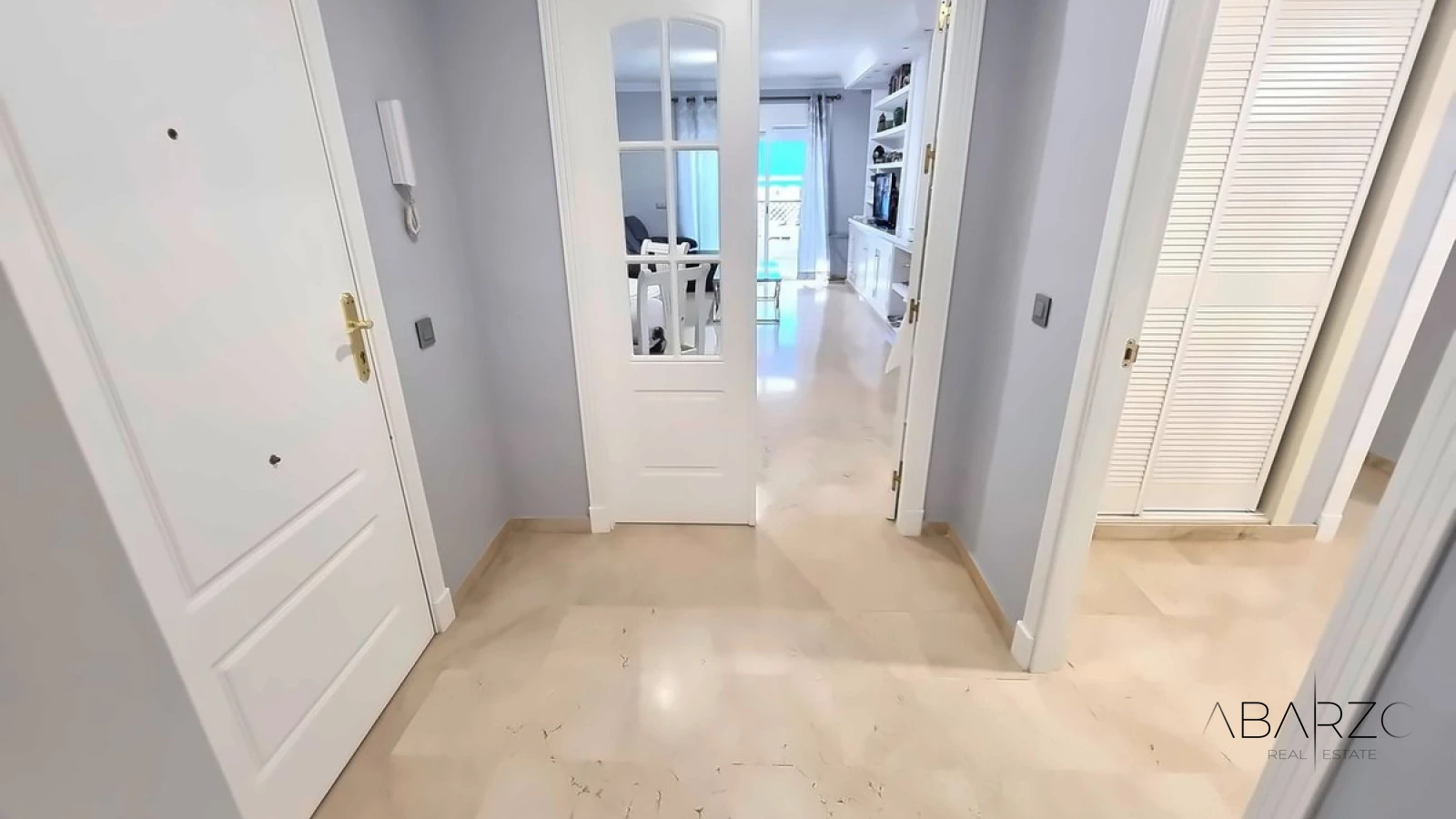 Magnificent 2-Bedroom Apartment in Puerto Banús, Marbella with Beach Access — interior, Puerto Banús, Marbella (5 of 17)