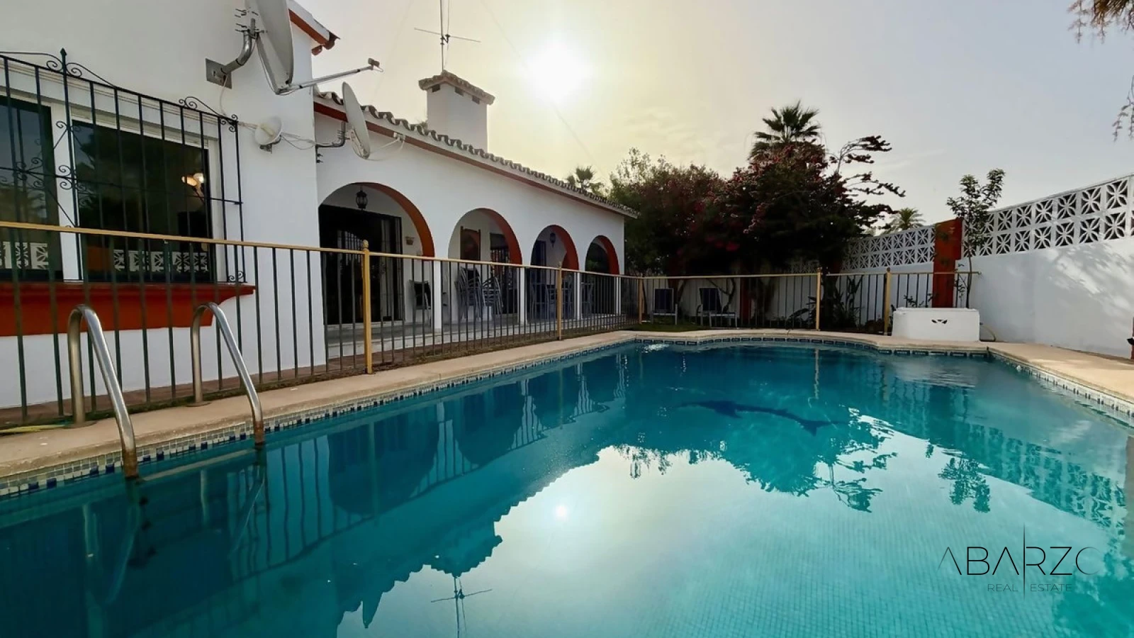 Exclusive Detached Villa in Nueva Andalucía, Marbella Golf Valley with Pool and Parking — interior, Nueva Andalucía, Marbella (2 of 19)