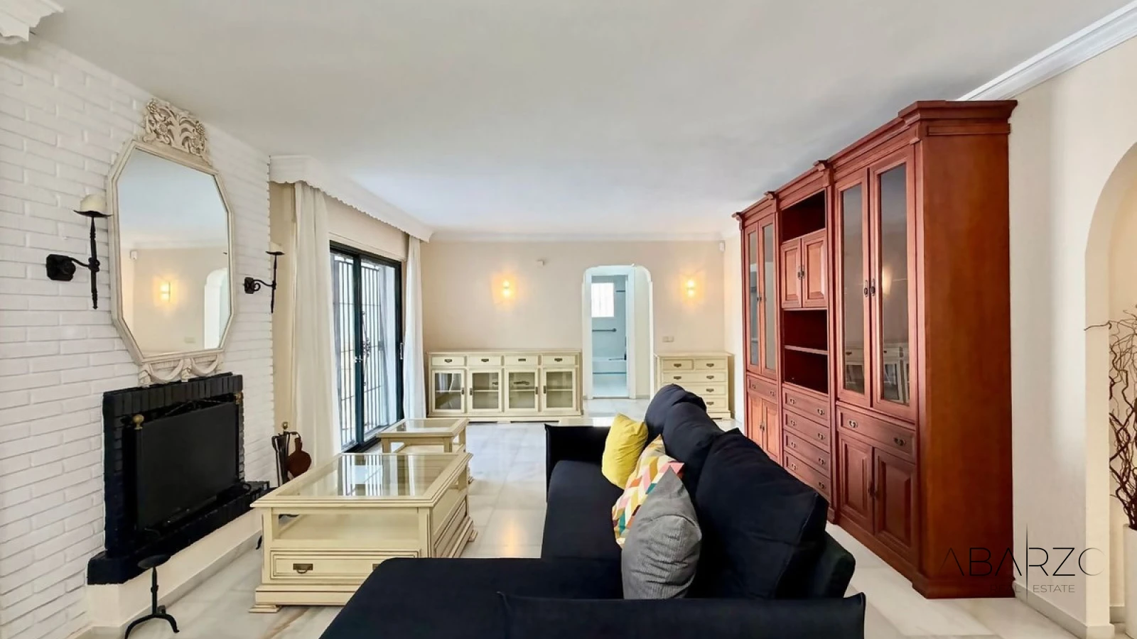 Exclusive Detached Villa in Nueva Andalucía, Marbella Golf Valley with Pool and Parking — interior, Nueva Andalucía, Marbella (16 of 19)