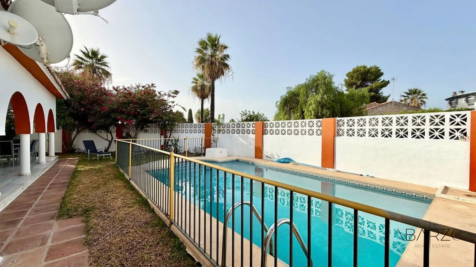 Exclusive Detached Villa in Nueva Andalucía, Marbella Golf Valley with Pool and Parking — interior, Nueva Andalucía, Marbella (4 of 19)