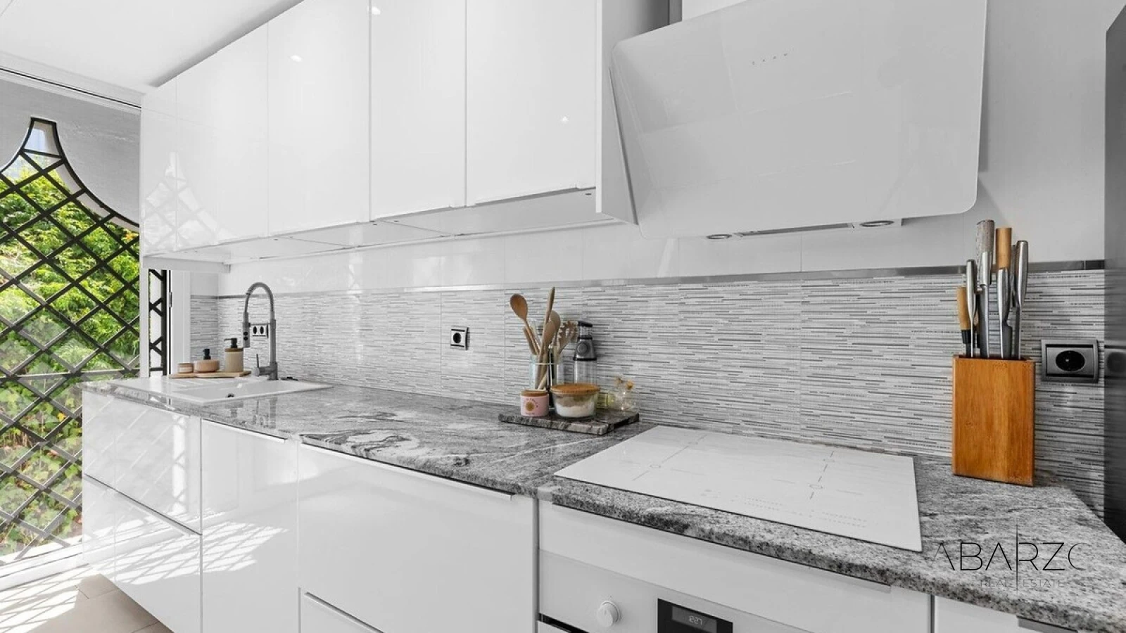 Spectacular 3-Bedroom Penthouse with Terrace in Los Balcones de La Quinta, Benahavís — interior, La Heredia, Benahavís (12 of 29)