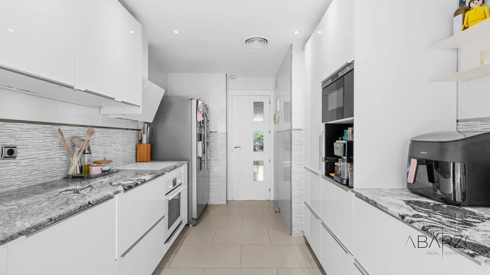 Spectacular 3-Bedroom Penthouse with Terrace in Los Balcones de La Quinta, Benahavís — interior, La Heredia, Benahavís (10 of 29)
