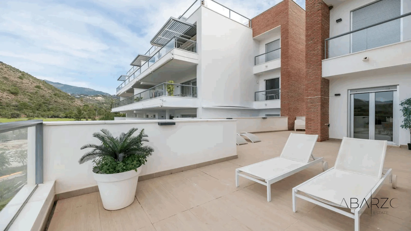 Modern luxury apartment in Avalon, Benahavís with mountain, golf, and sea views — interior, Los Arqueros, Benahavís (30 of 49)