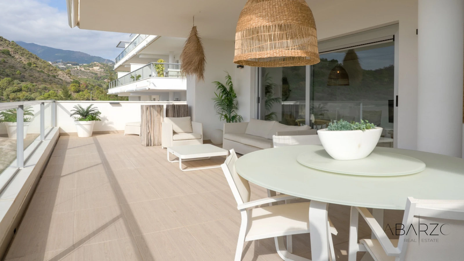 Modern luxury apartment in Avalon, Benahavís with mountain, golf, and sea views — interior, Los Arqueros, Benahavís (29 of 49)