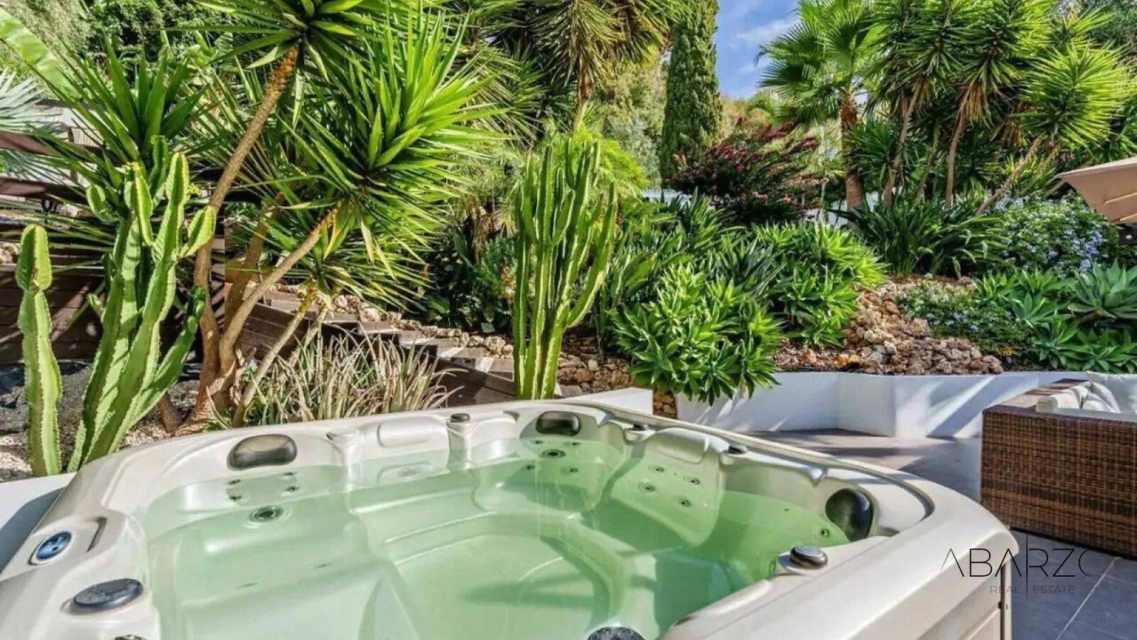 Elegant detached villa with 5 bedrooms in El Rosario, Marbella, with garden and pool — interior, Marbella East, Marbella (7 of 22)