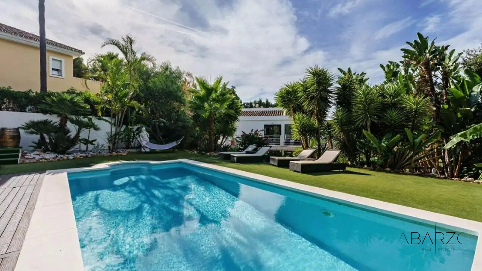Elegant detached villa with 5 bedrooms in El Rosario, Marbella, with garden and pool — interior, Marbella East, Marbella (2 of 22)