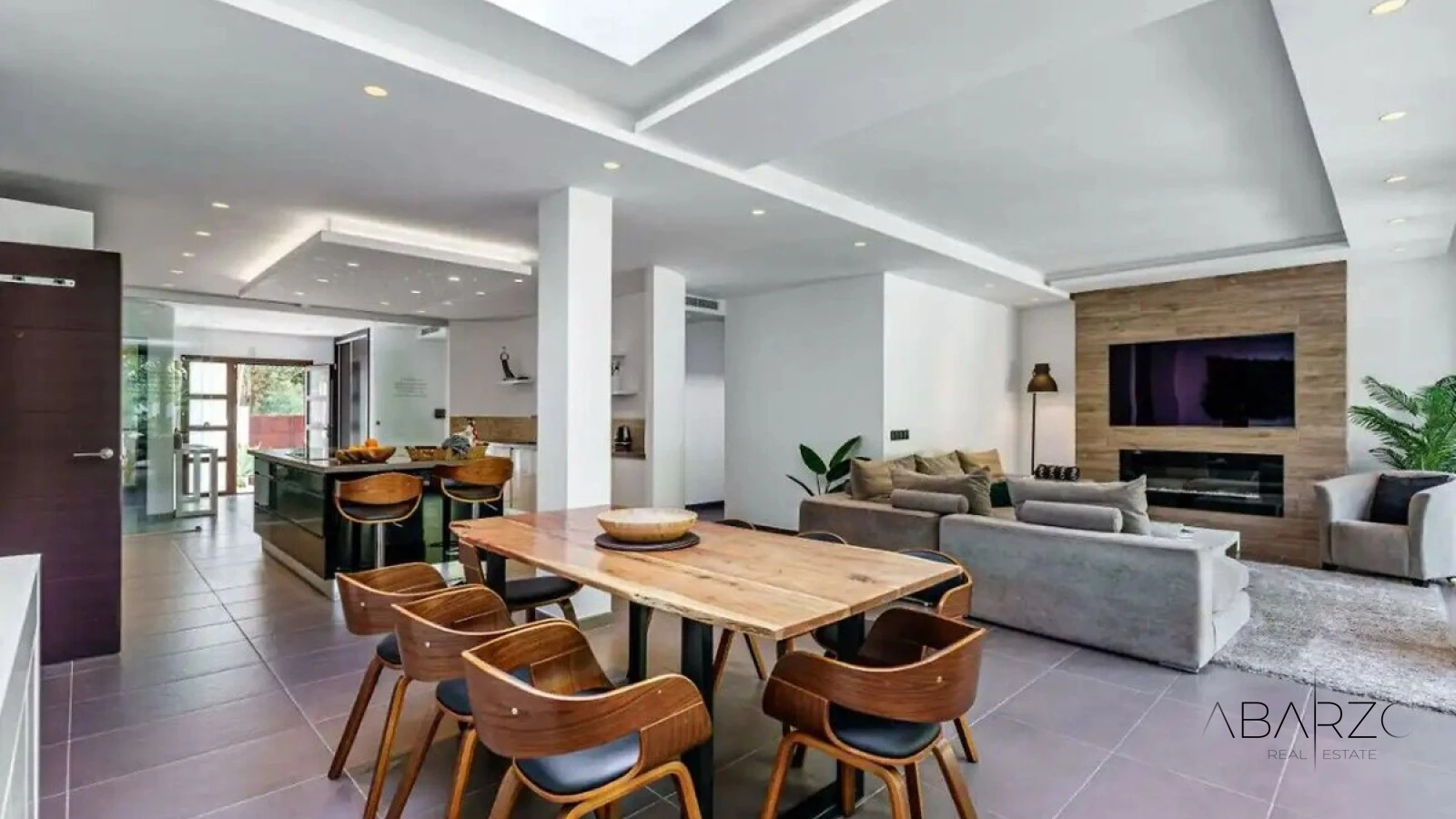 Elegant detached villa with 5 bedrooms in El Rosario, Marbella, with garden and pool — interior, Marbella East, Marbella (10 of 22)