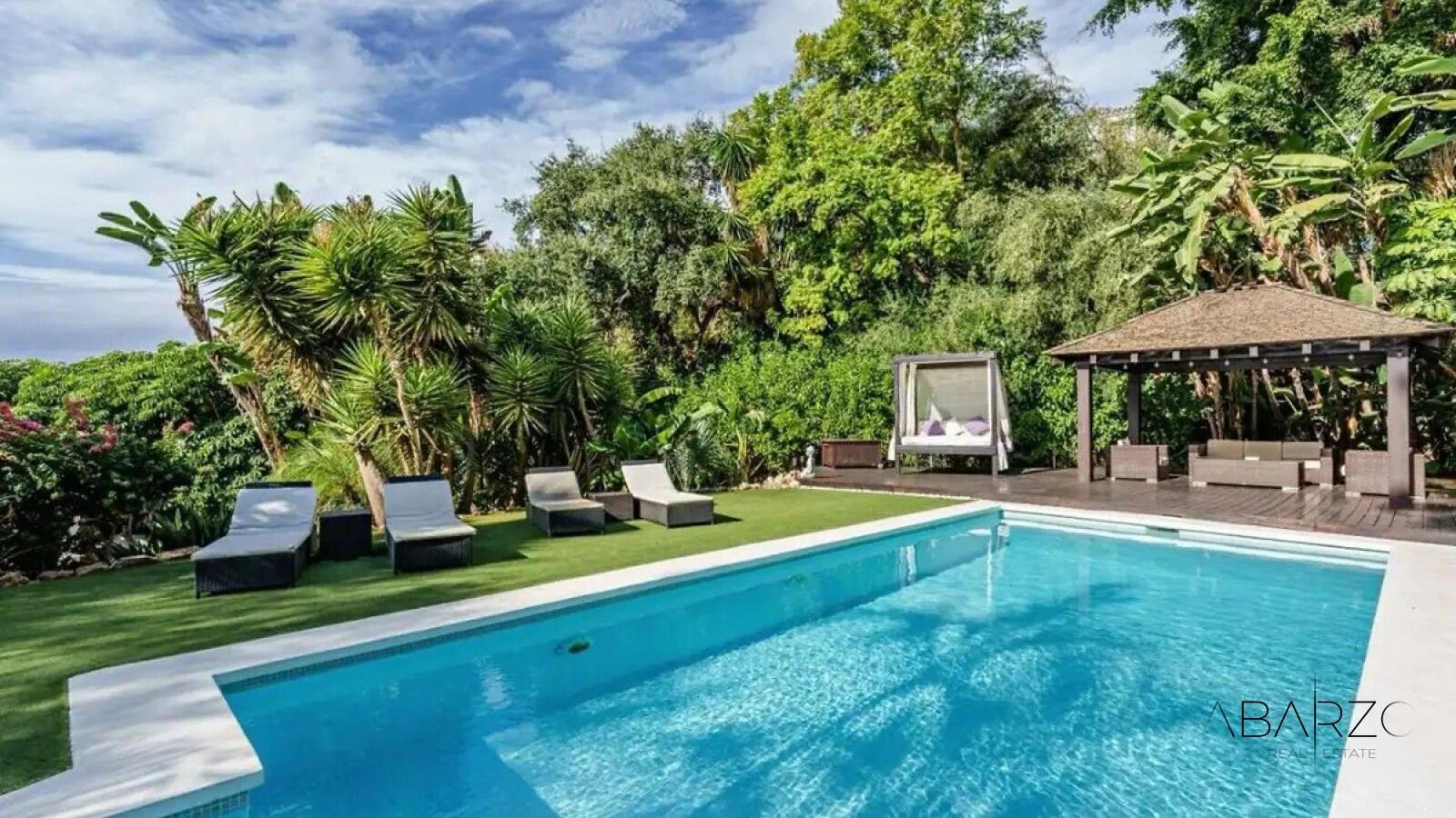 Elegant detached villa with 5 bedrooms in El Rosario, Marbella, with garden and pool — interior, Marbella East, Marbella (3 of 22)