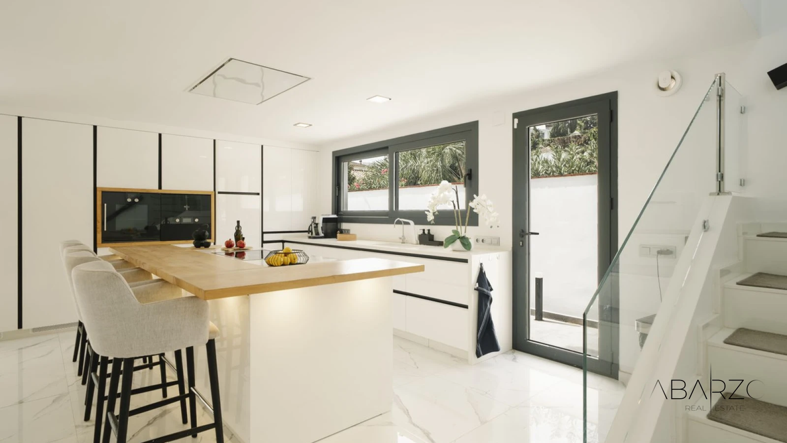 Villa de lujo en Nueva Andalucía con piscina privada cerca de Puerto Banús — interior, Nueva Andalucía, Marbella (12 of 36)