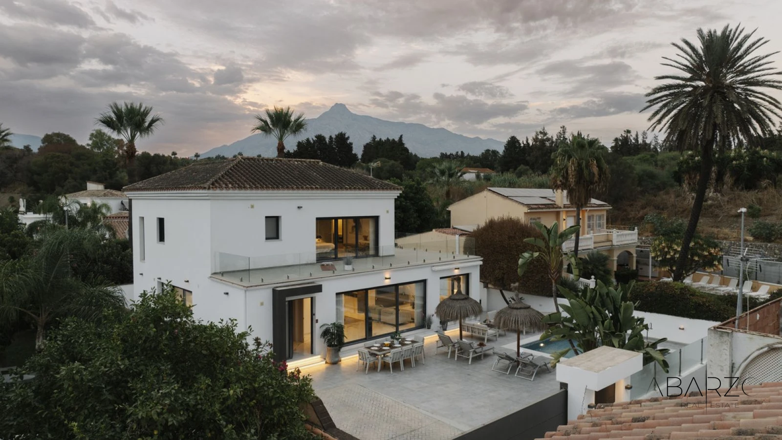 Villa de lujo en Nueva Andalucía con piscina privada cerca de Puerto Banús — interior, Nueva Andalucía, Marbella (3 of 36)