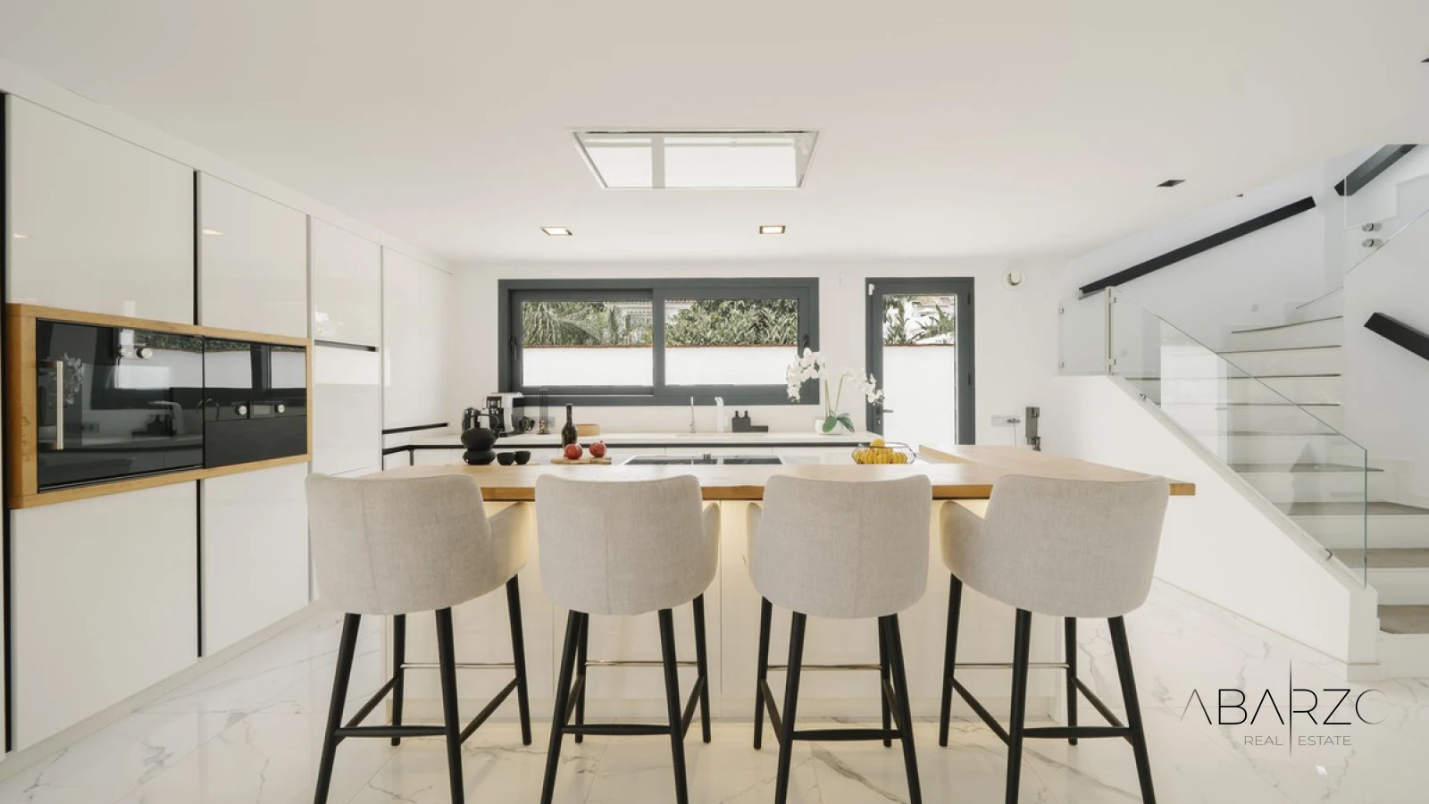 Villa de lujo en Nueva Andalucía con piscina privada cerca de Puerto Banús — interior, Nueva Andalucía, Marbella (7 of 36)