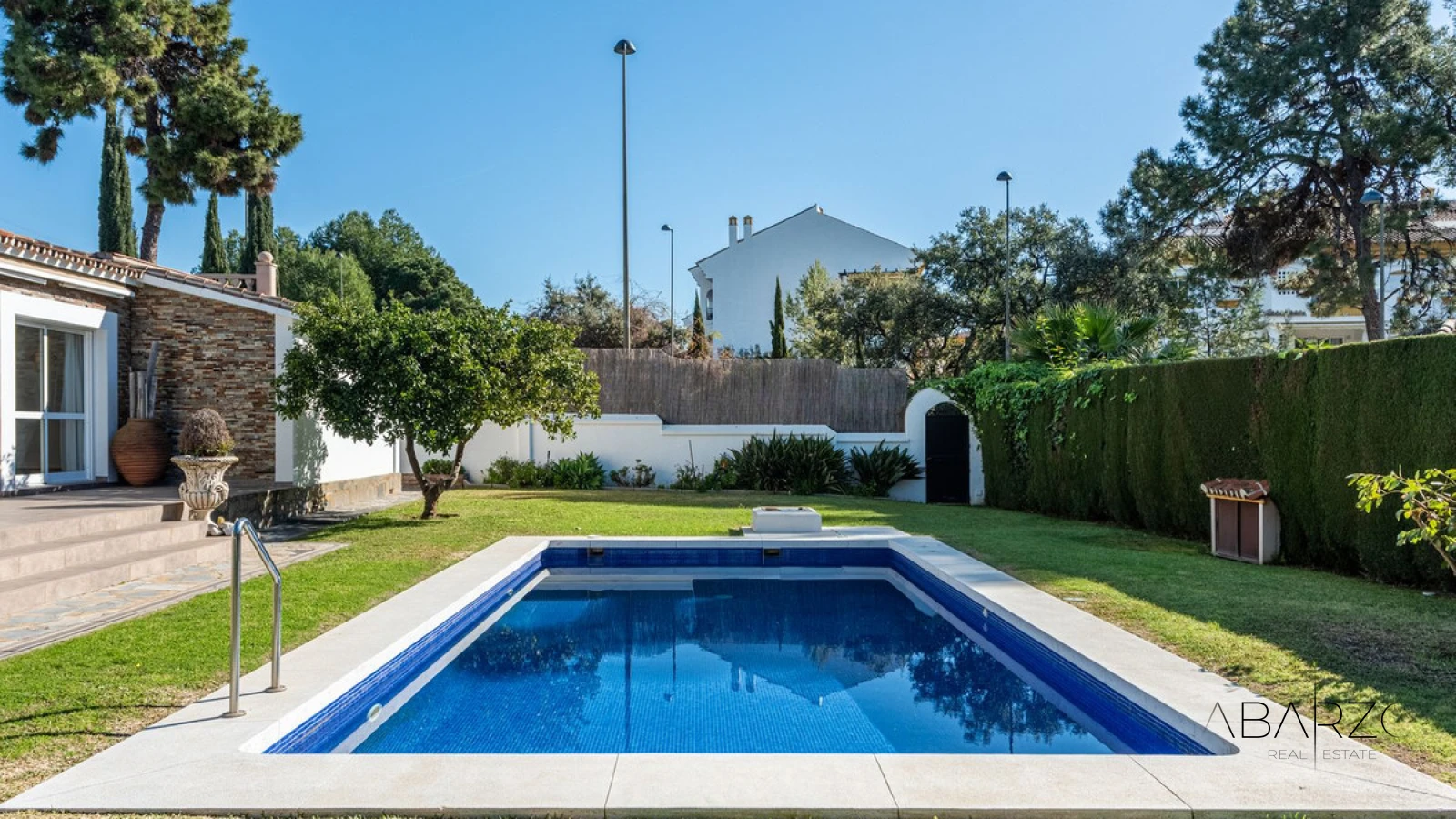 South-facing villa in La Carolina, Marbella with pool and BBQ area — interior, Golden Mile, Marbella (23 of 29)