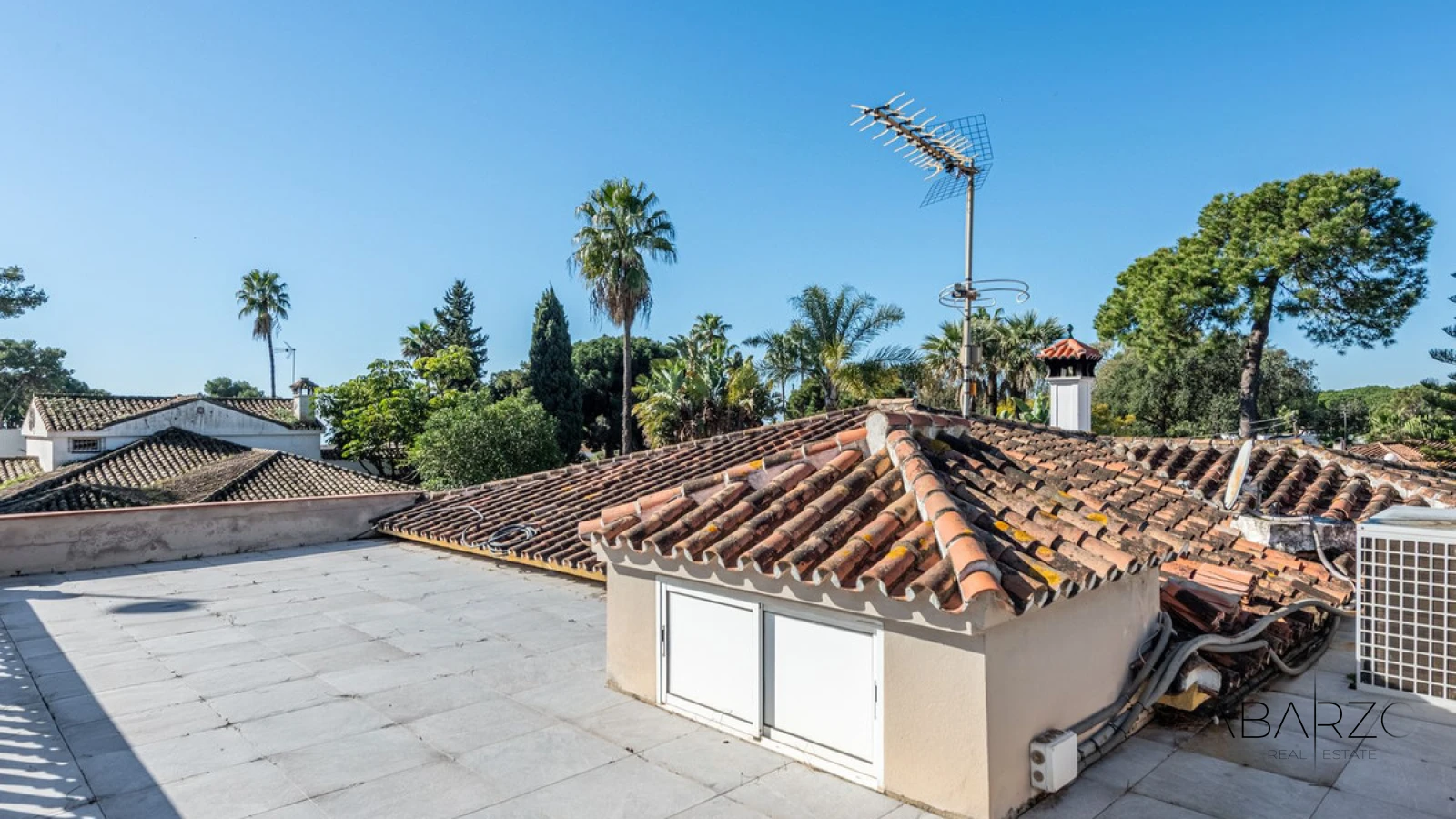 South-facing villa in La Carolina, Marbella with pool and BBQ area — interior, Golden Mile, Marbella (25 of 29)